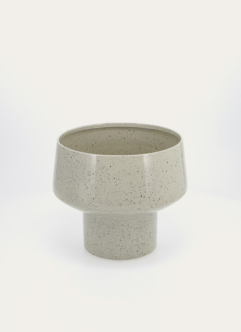 CACHE-POT EN FER GRIS CLAIR MOUCHETÉ