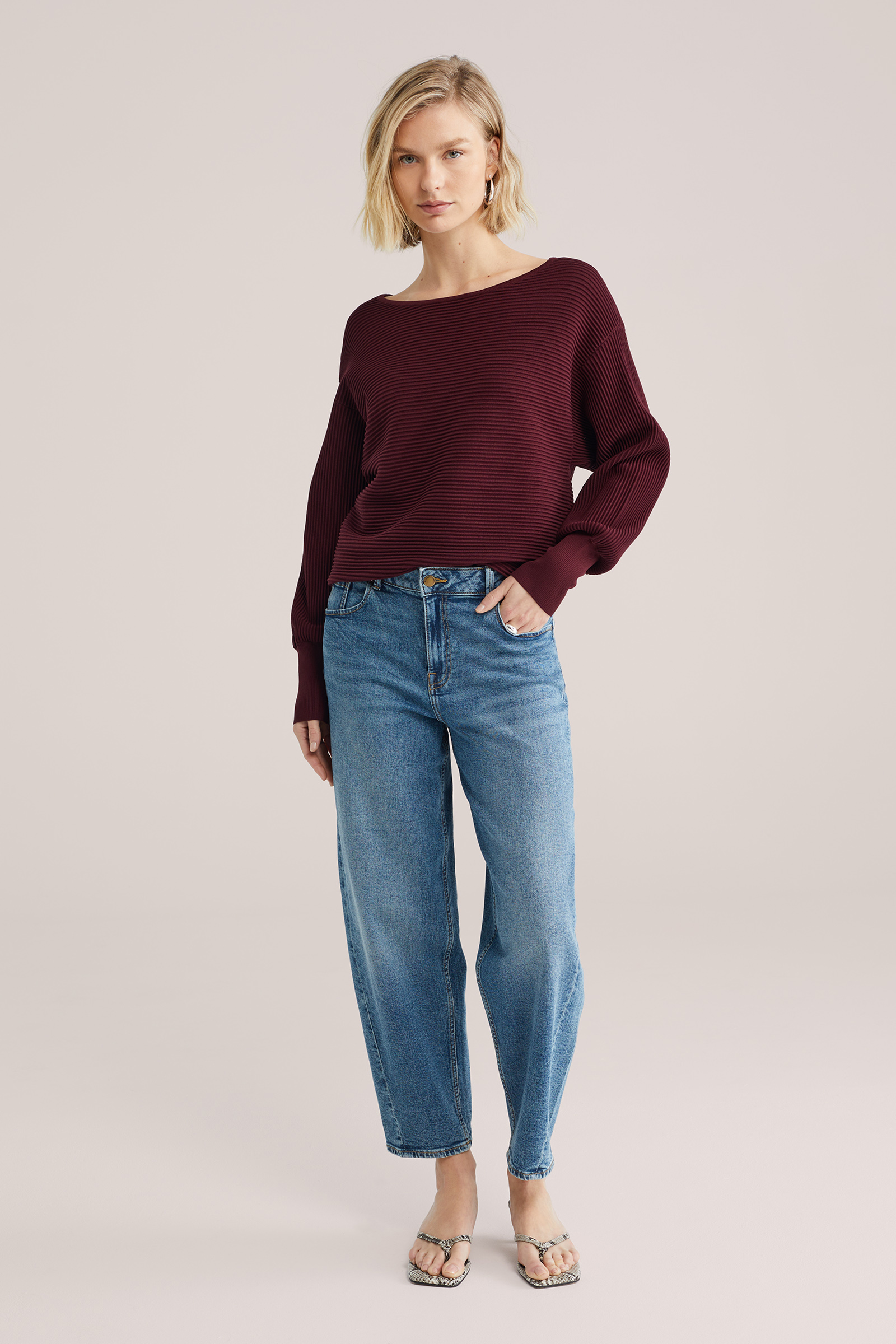 Dames trui met structuur en pofmouwen