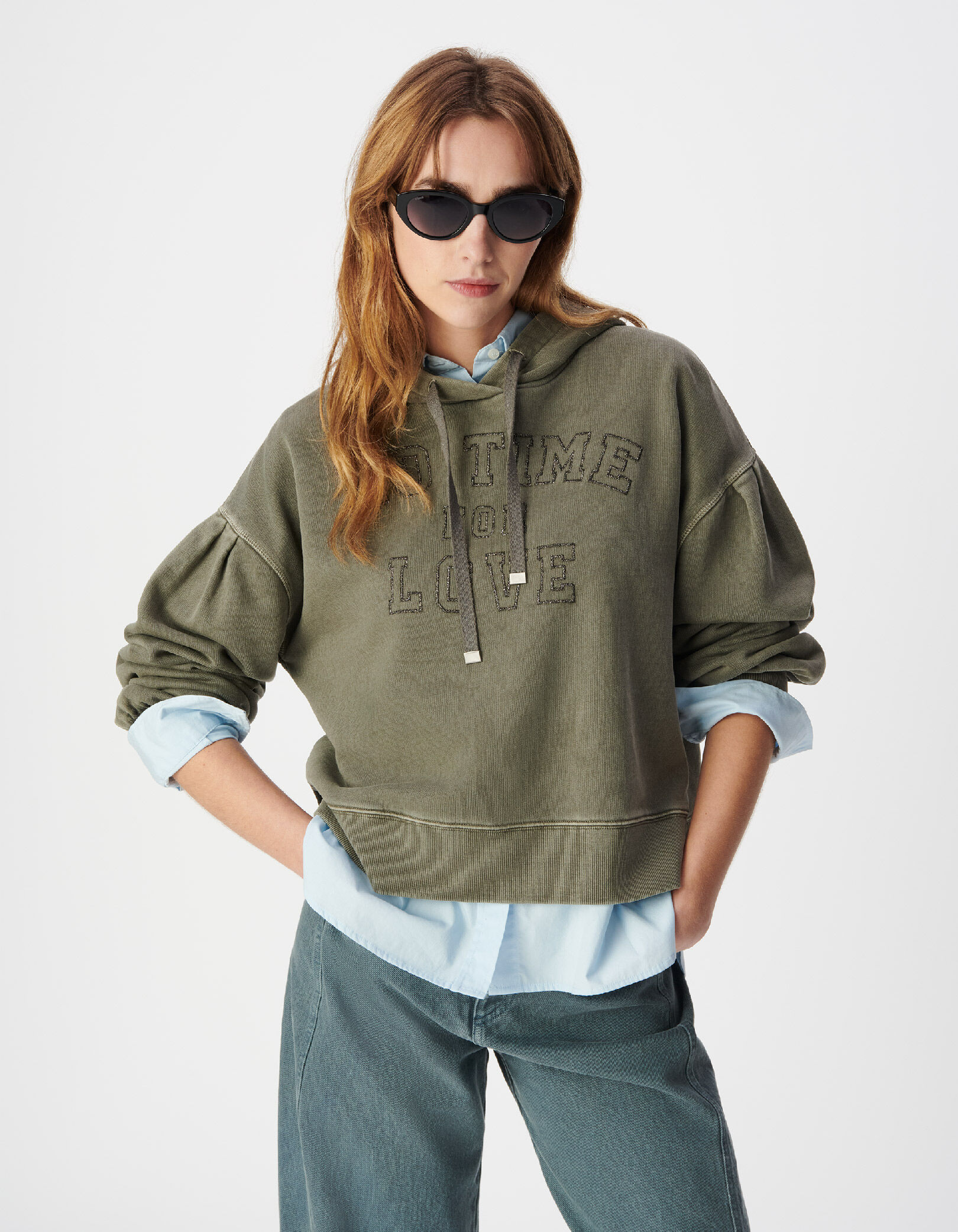 Sweat à capuche kaki coton bio message brodé Femme