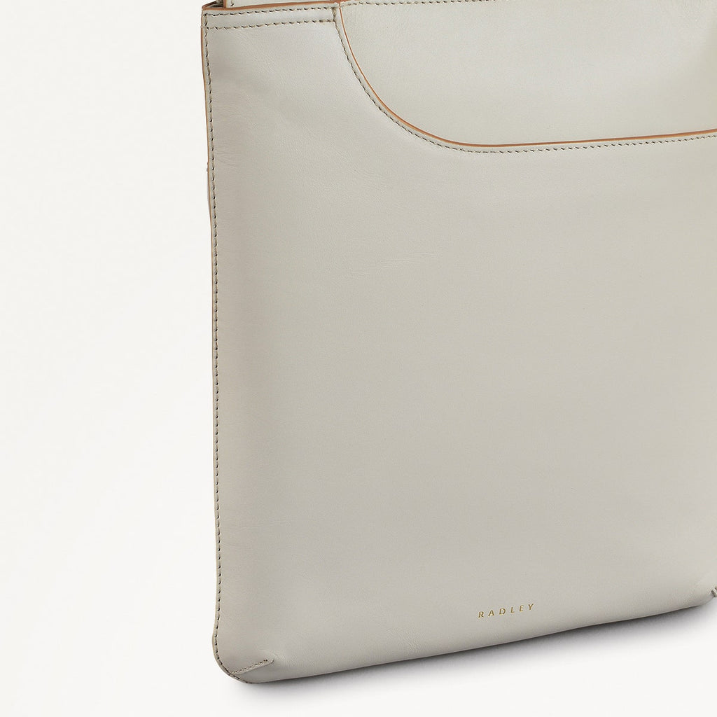 Pockets - Medium Ziptop Cross Body Bag