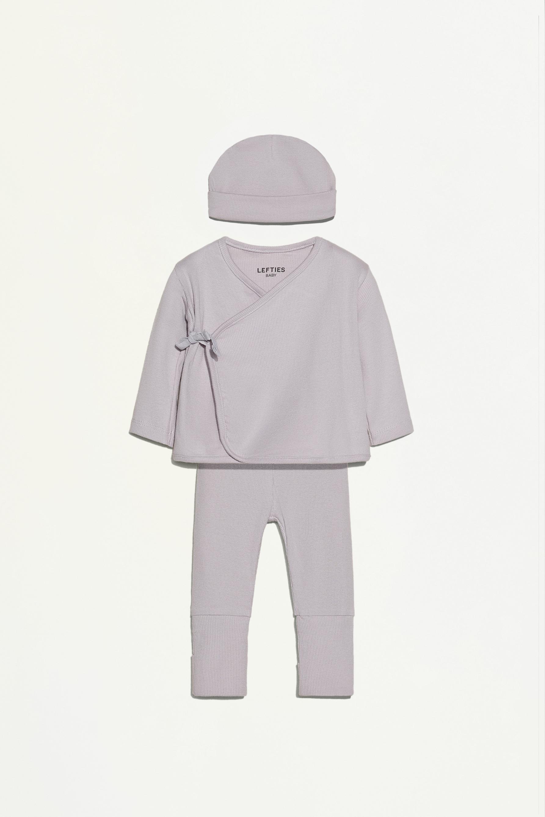 Set camiseta, pantalón y gorrito canalé