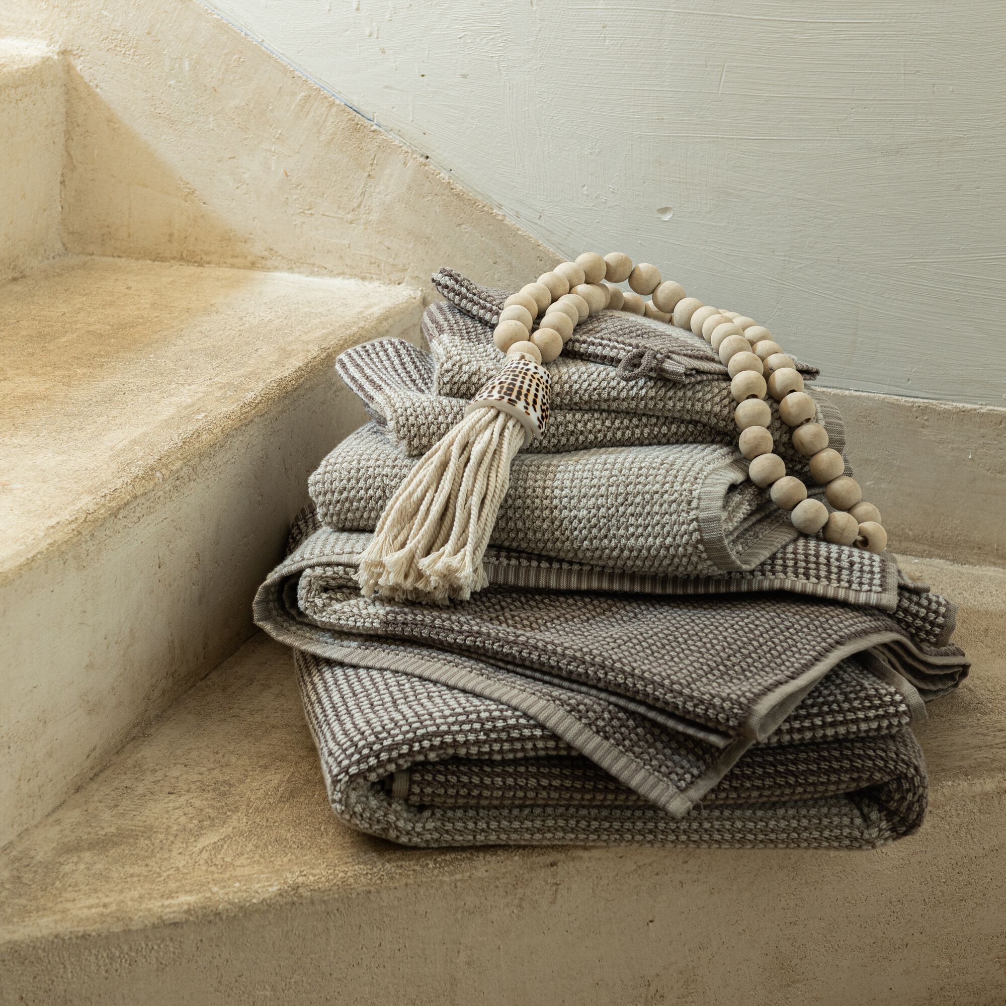 HUGO - Serviette de toilette bouclette jacquard en coton - beige alpilles 50x100cm