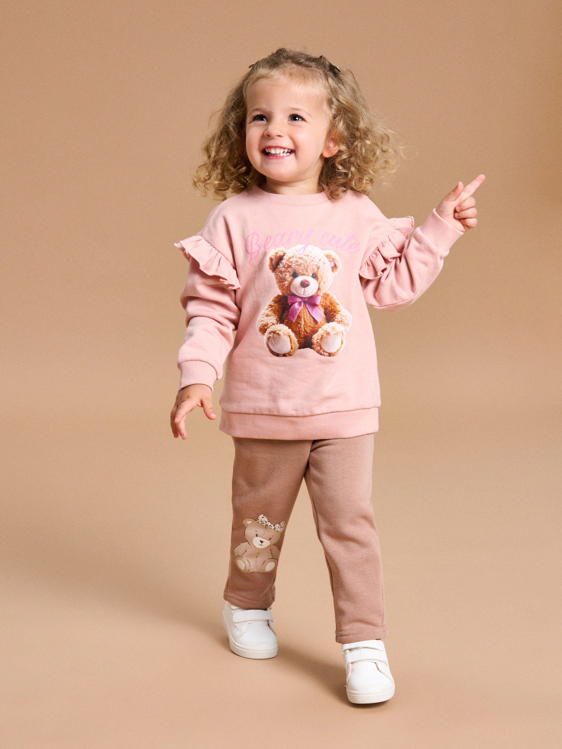 Bluza z falbanami przy rękawach z misiem