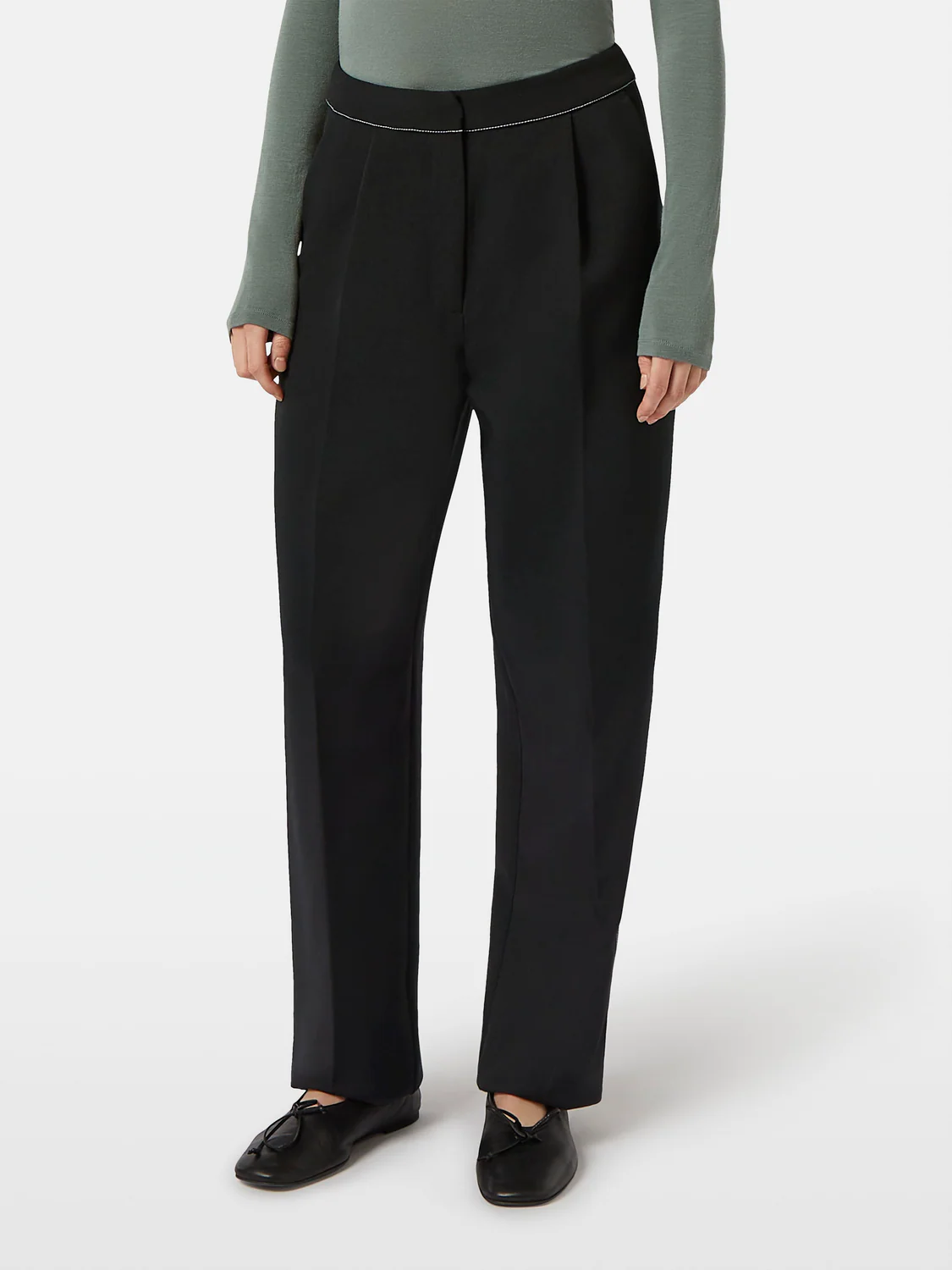 Robyn Relaxed Tapered Leg Pant