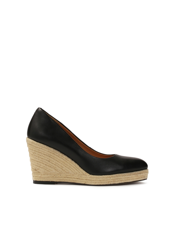 Black leather pumps on anchors