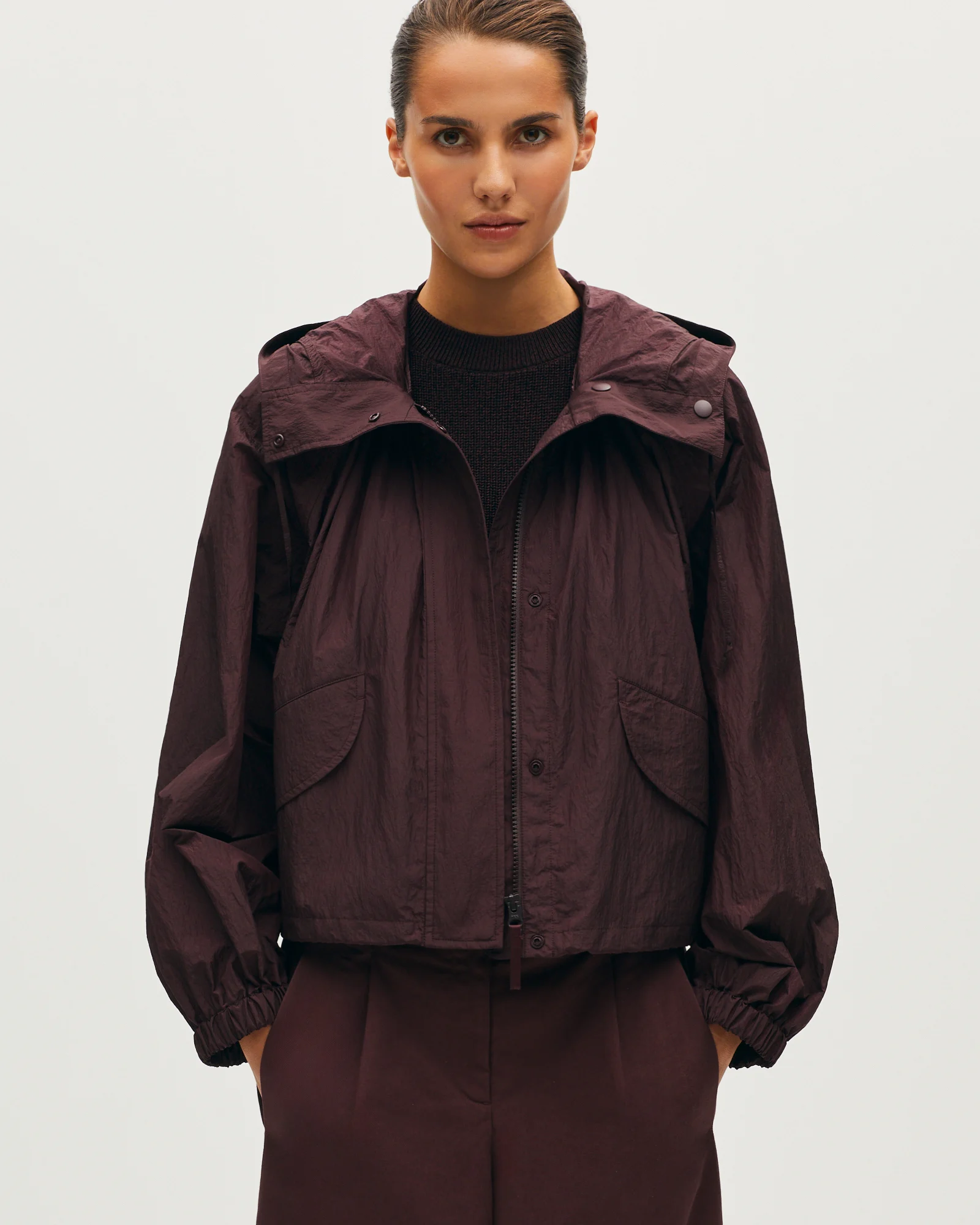 Parka courte ultra-légère en nylon déperlant