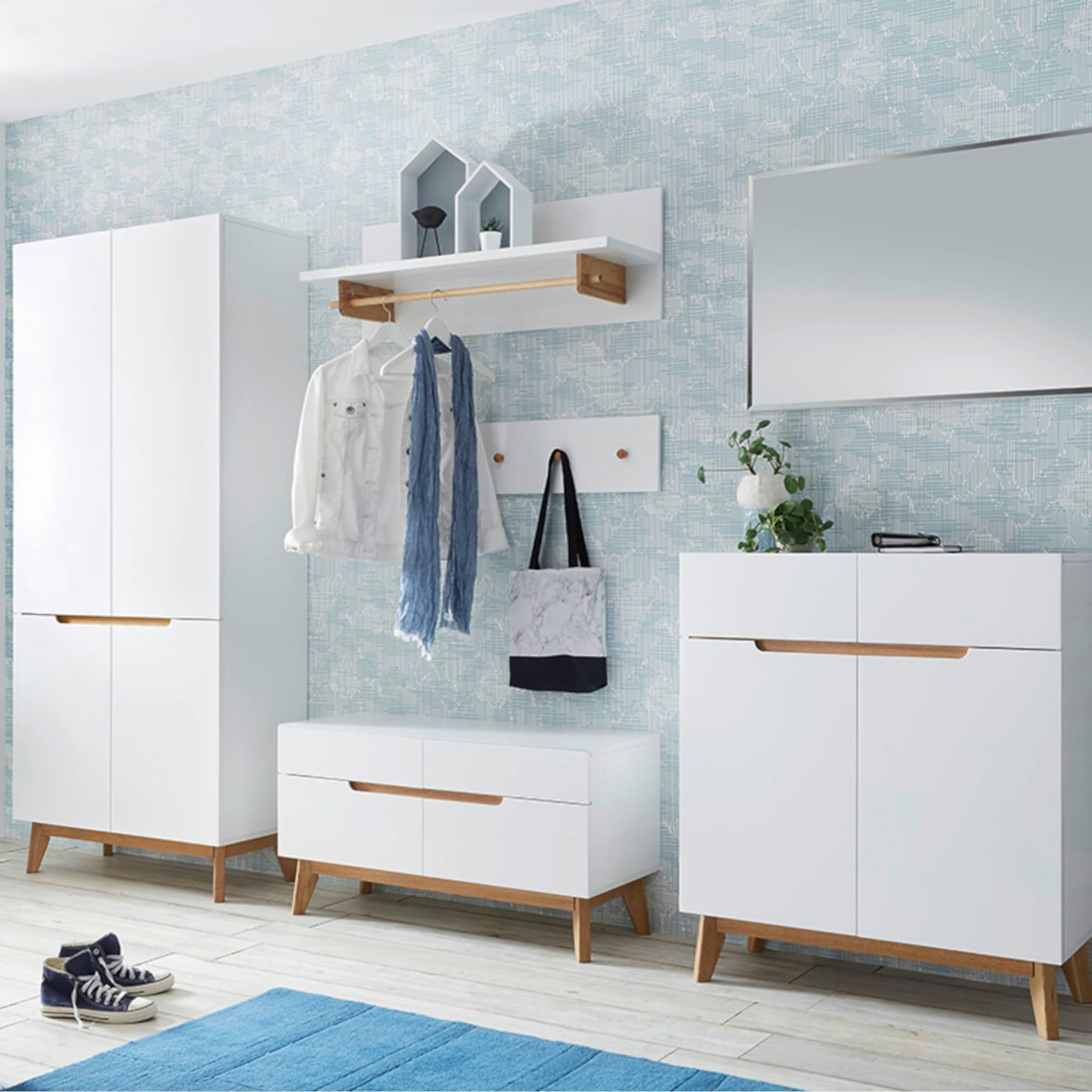 - Meuble à chaussures blanc avec 4 tiroirs et pieds en chêne massif