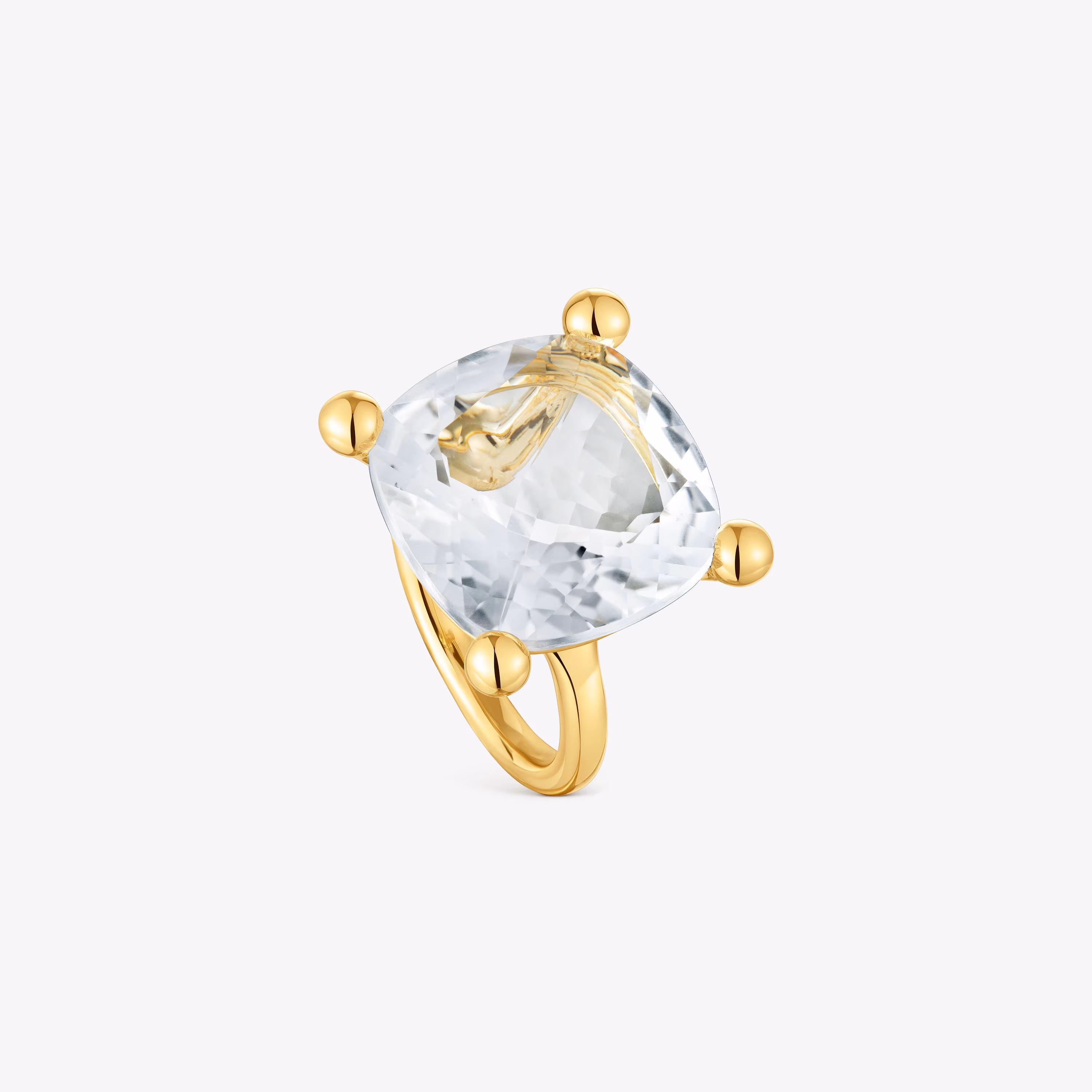 Anillo grande con baño de oro 18 kt sobre plata y cuarzo cristal de roca Color White
