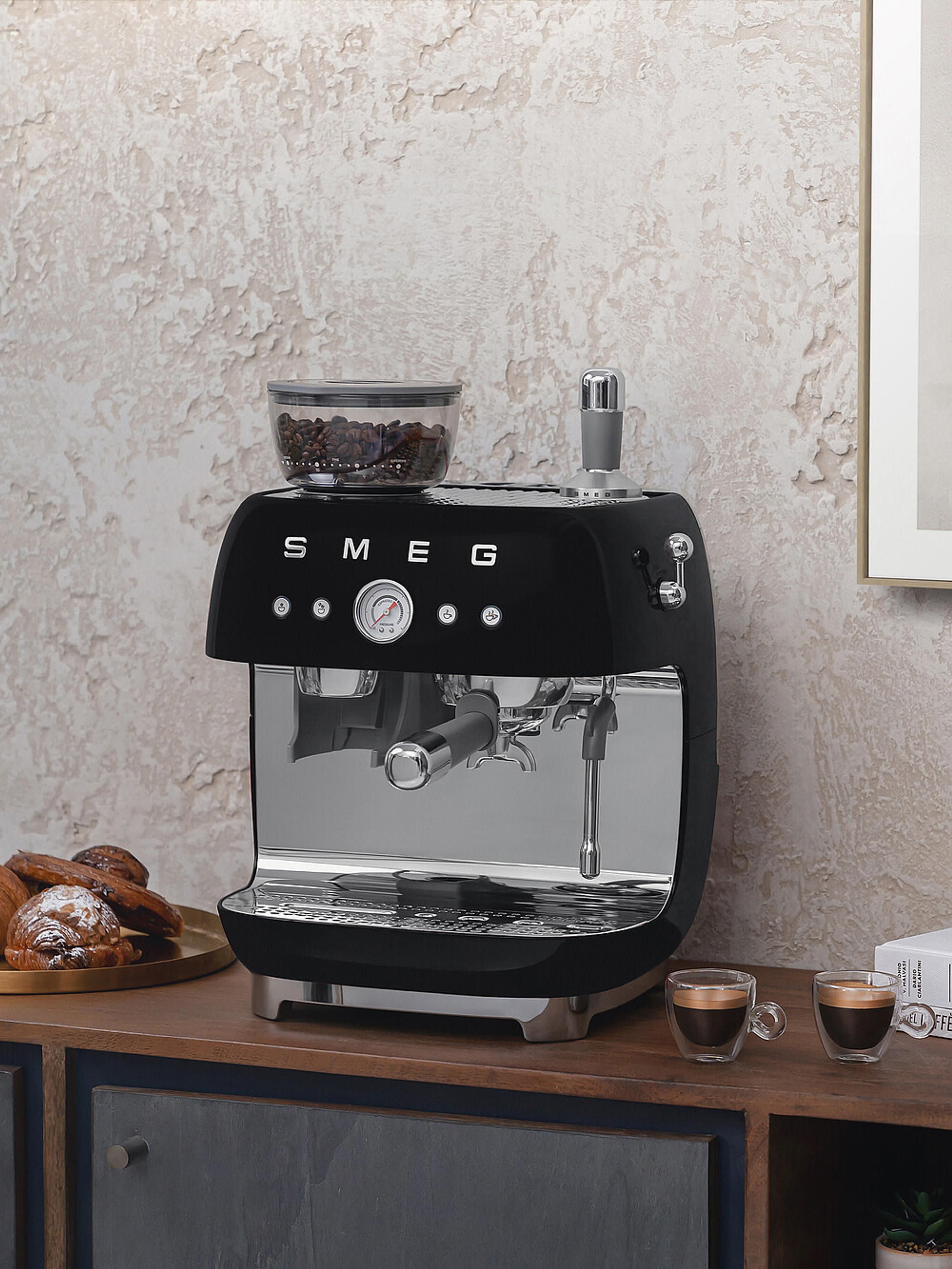 Kaffeemaschine 50's Style mit Siebträger