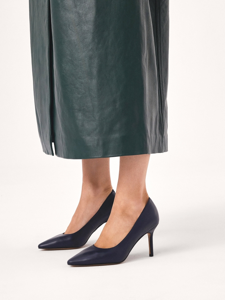 Navy blue smooth leather pumps