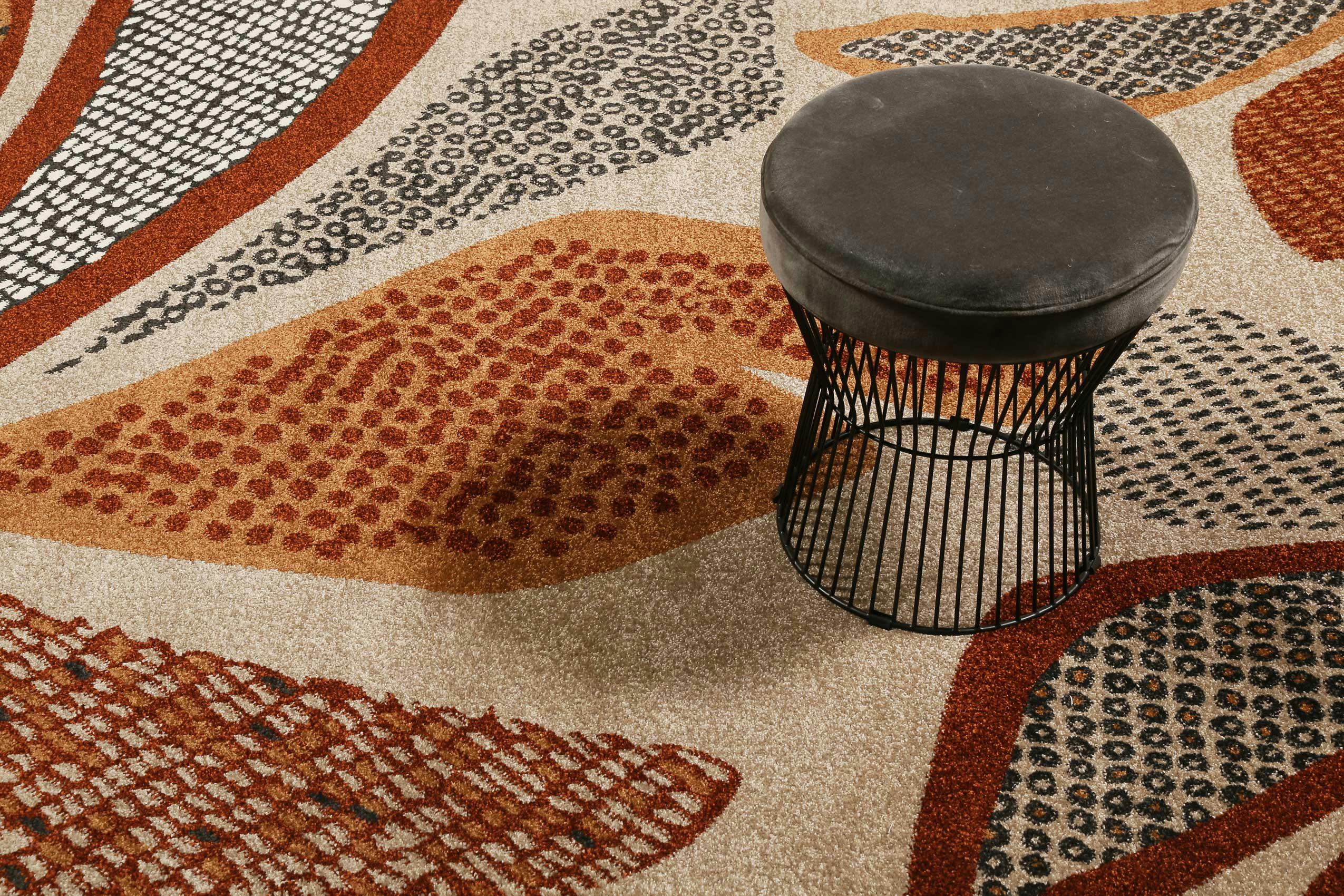 HAZEL - Tapis design motif végétal fond beige sable 160x225