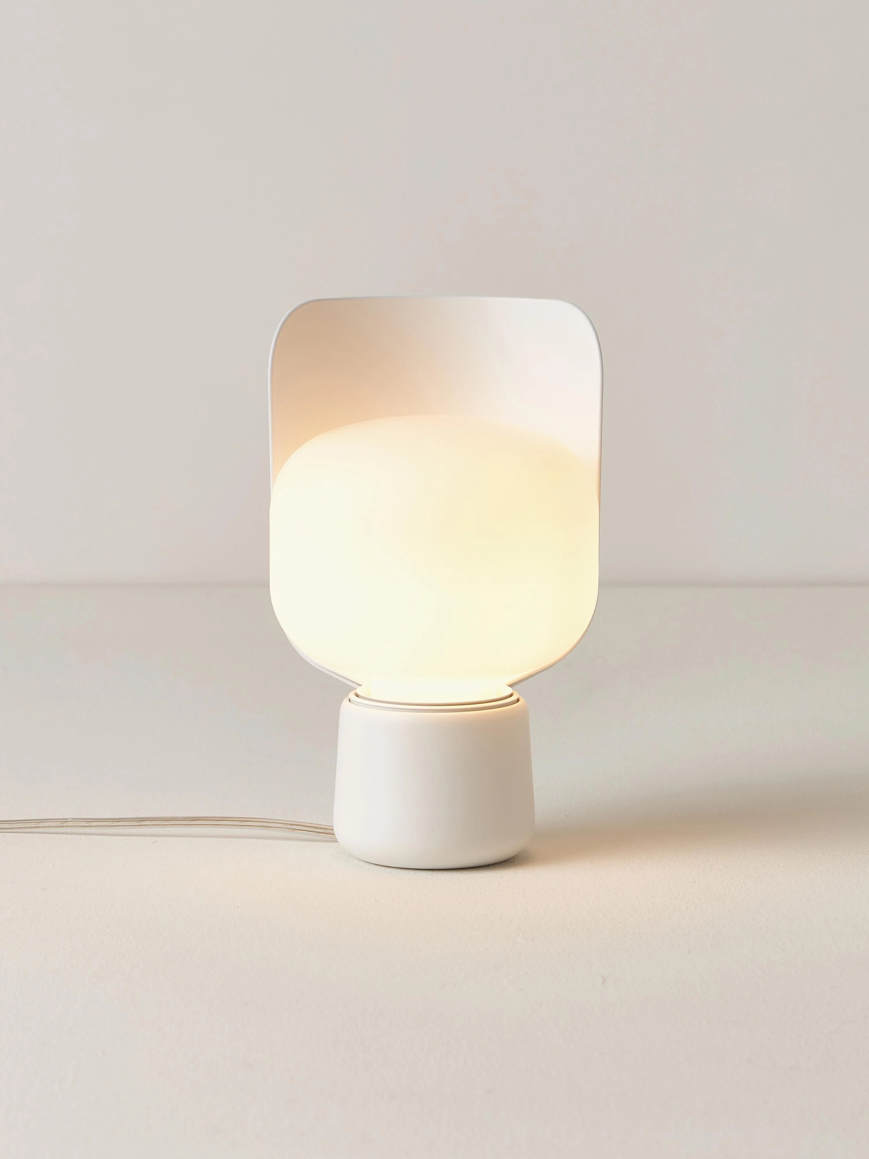 Kleine Tischlampe Blom, handgefertigt