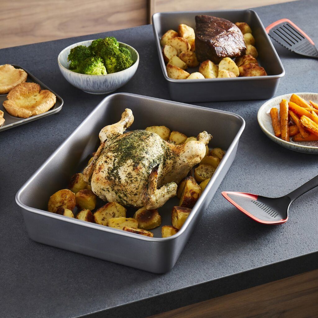 Morphy Richards Roasting Tin Set
