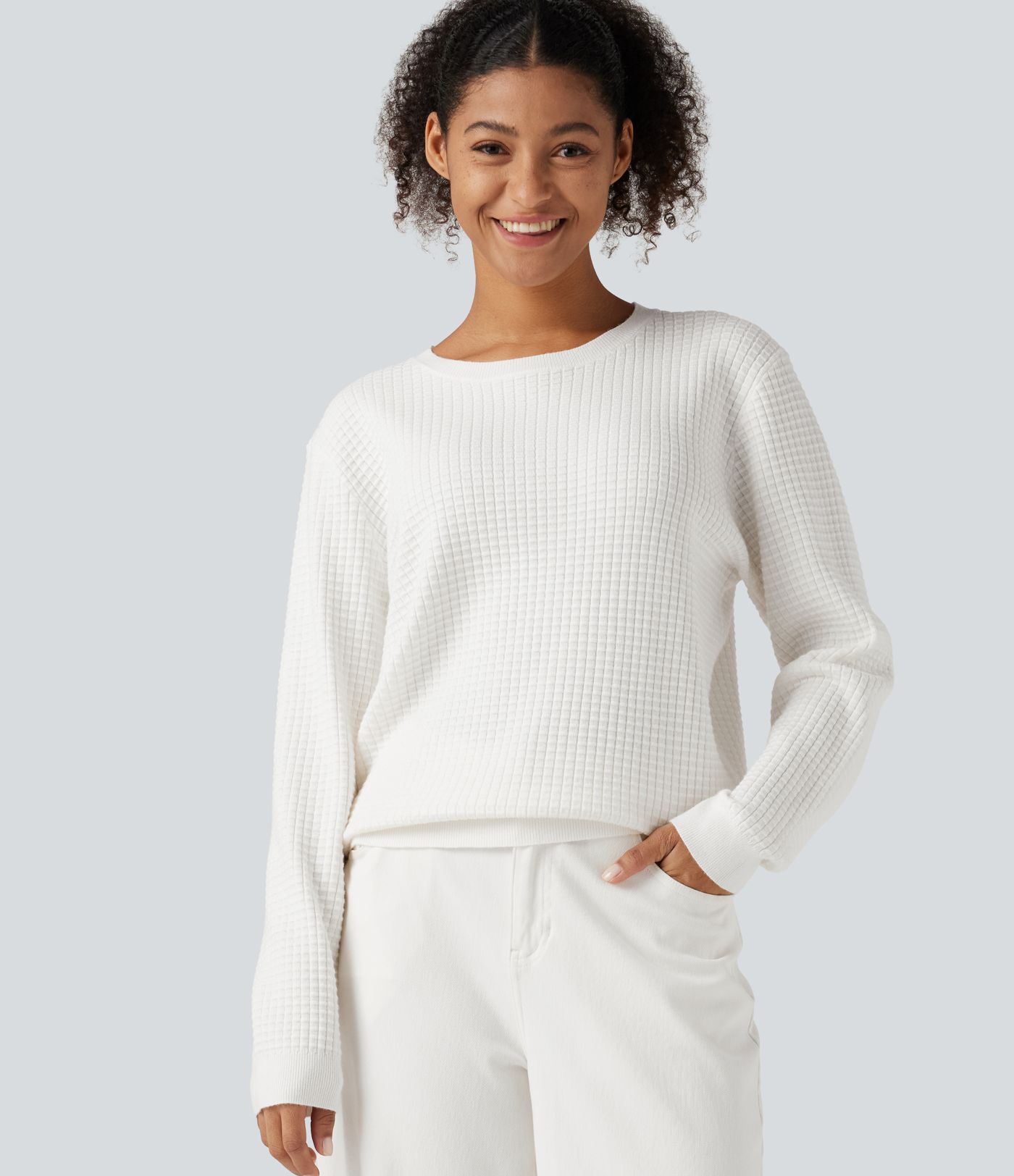 Pull gaufré à encolure arrondie et manches longues