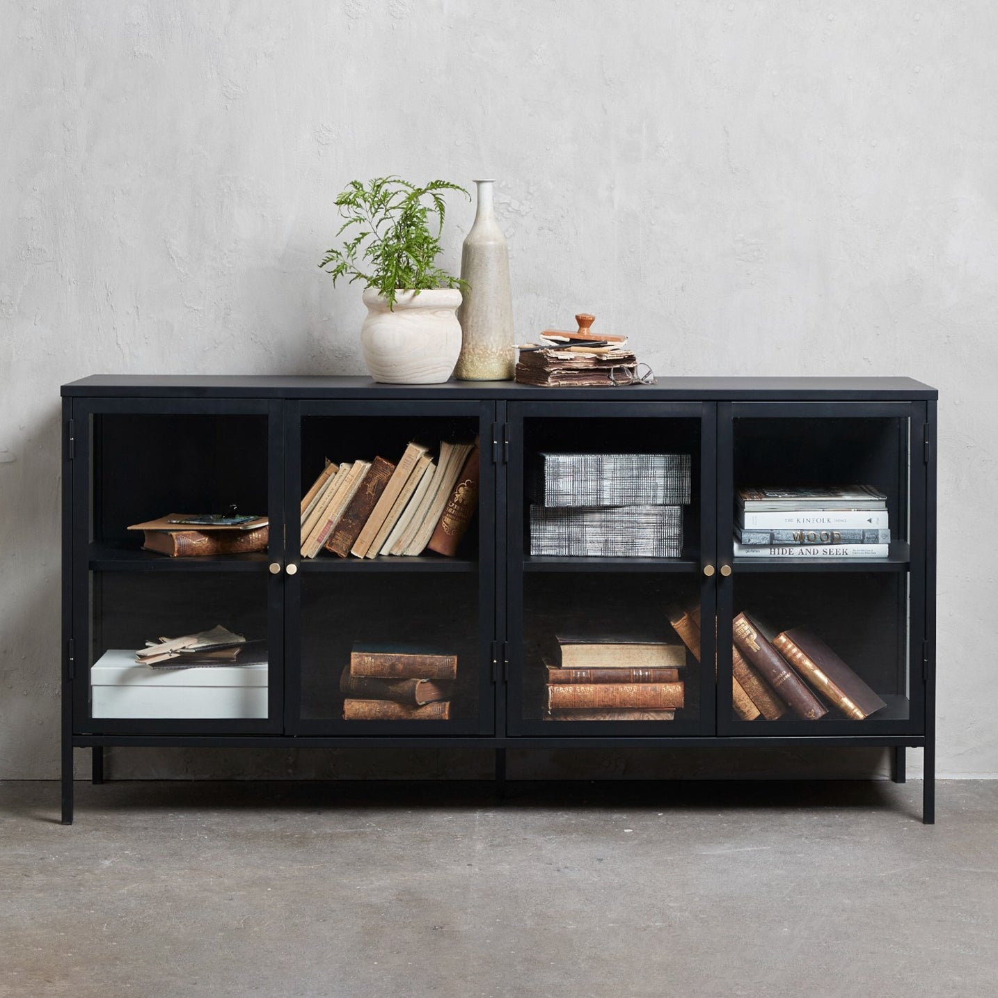 by fonQ Fort Dressoir 4-Deurs - Zwart