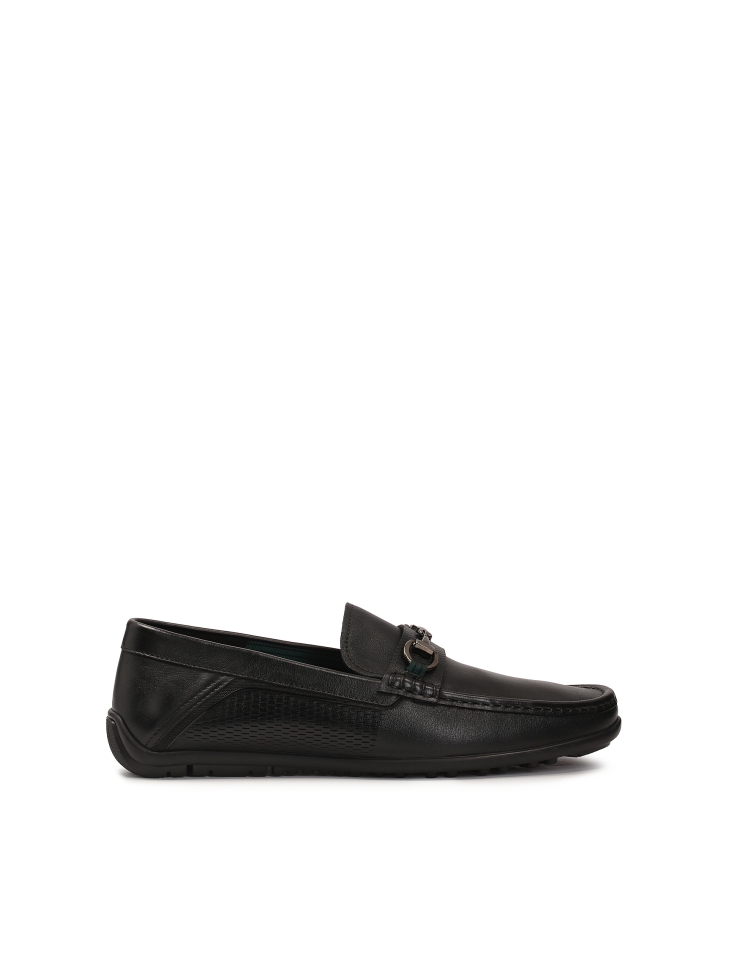 Comfortable black moccasins with metal rod