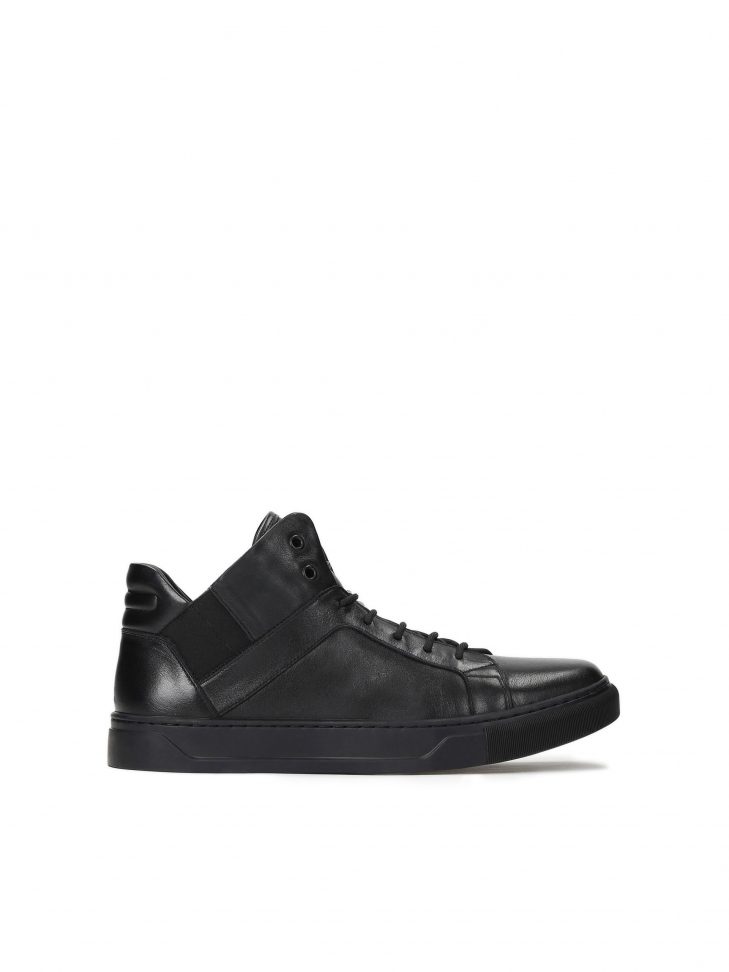 Men’s black sneakers