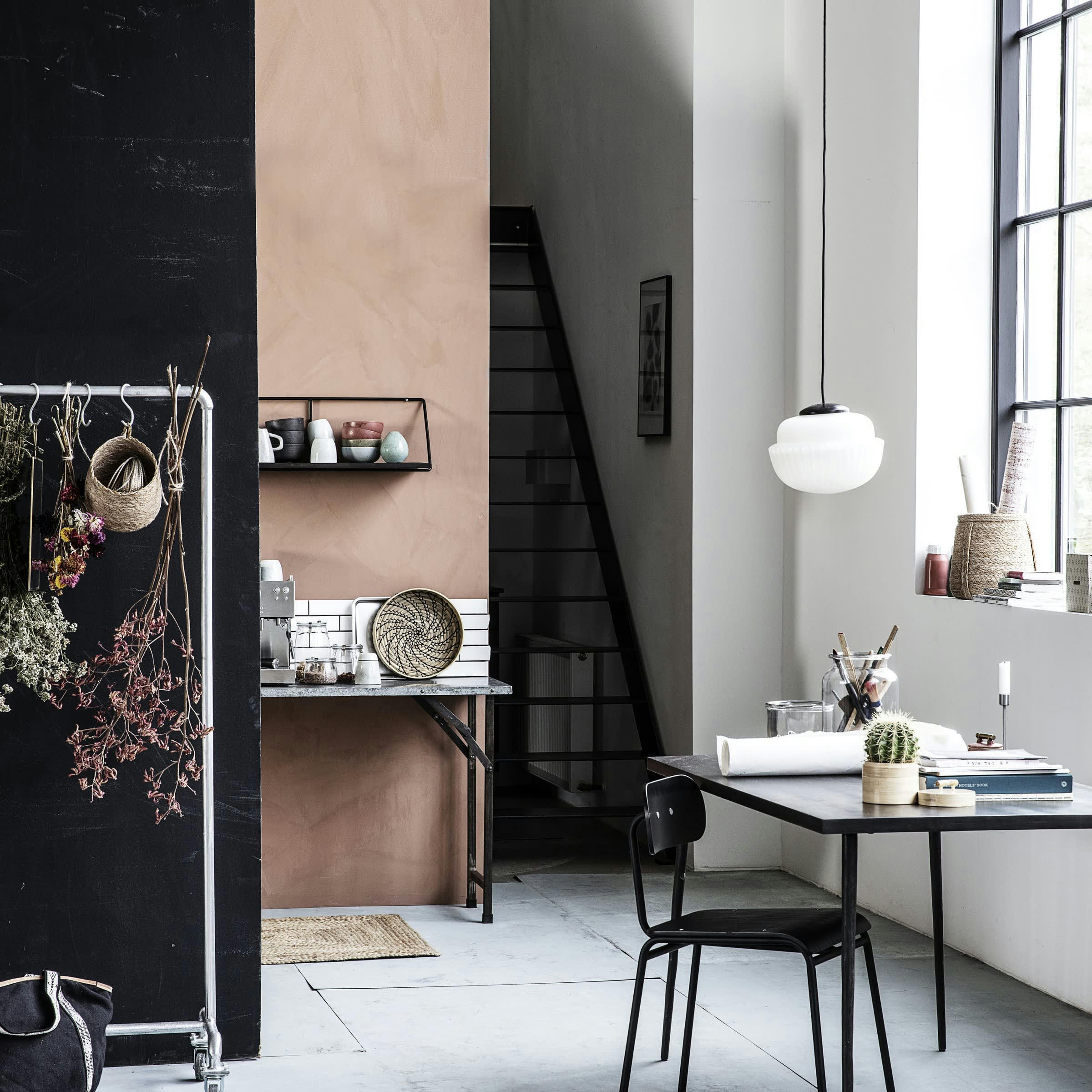 SLATED - Table de repas 6 places en bois noir