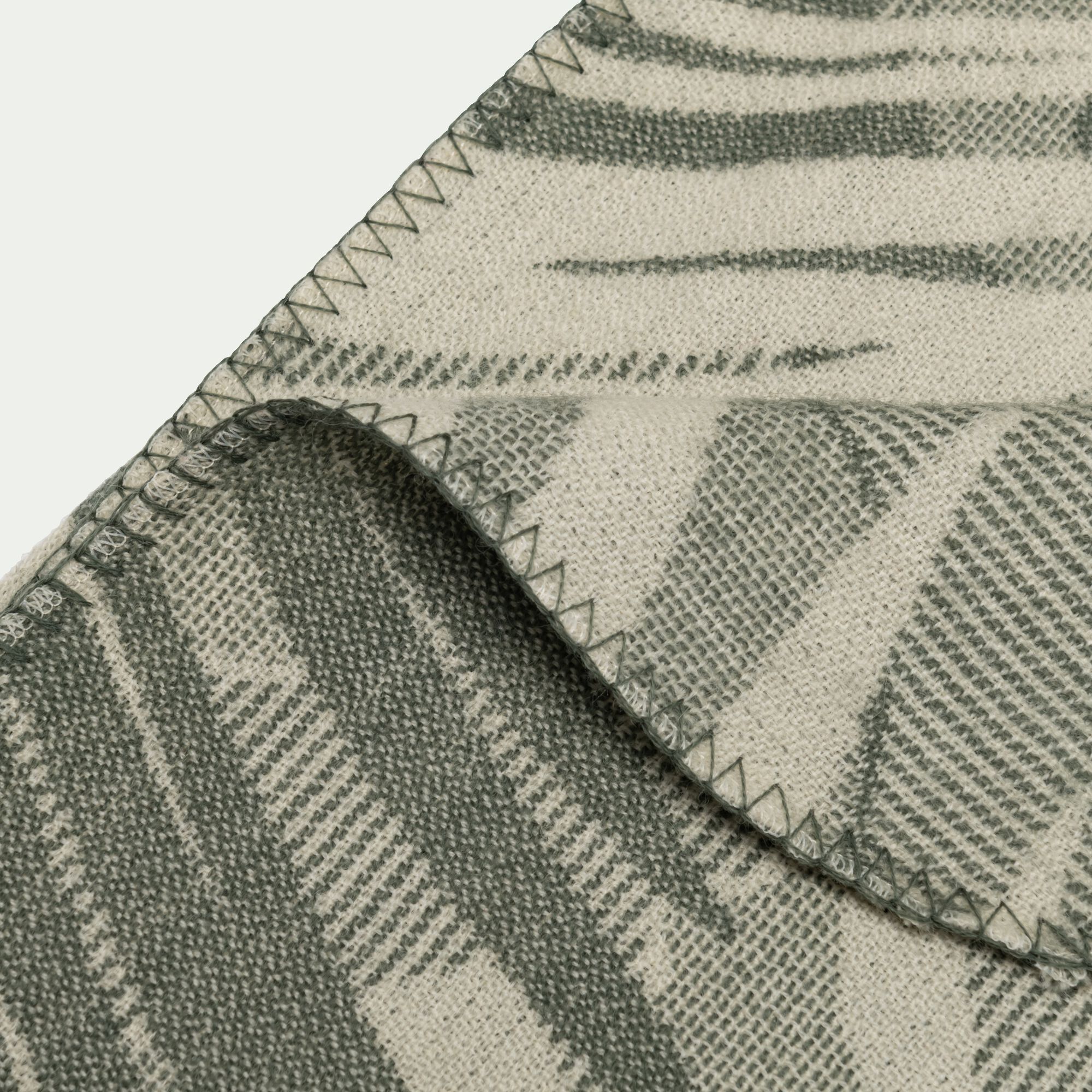 KENTIA - Plaid en laine à motif végétal finition point de cheval 125x170cm - vert