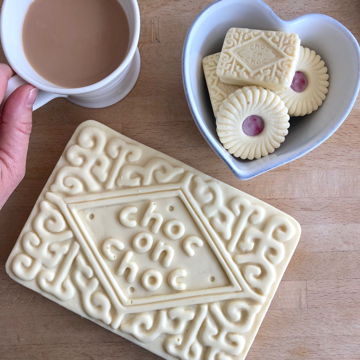 CHOC ON CHOC Giant Custard Cream Biscuit Shaped Chocolate