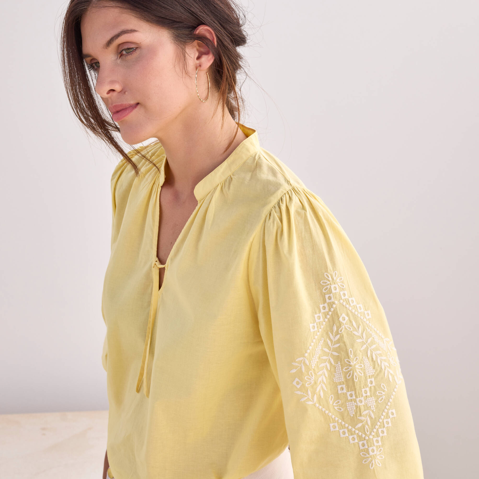Blouse ample, manches 3/4 brodées