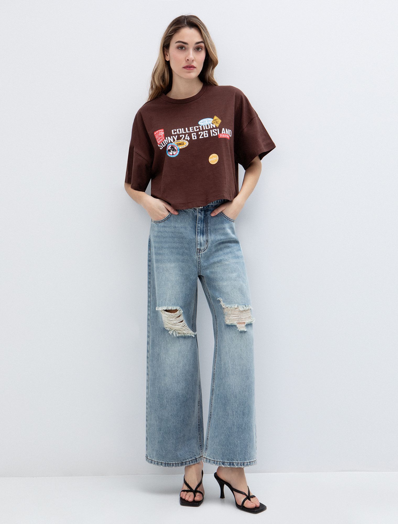 T-shirt με patch στάμπες