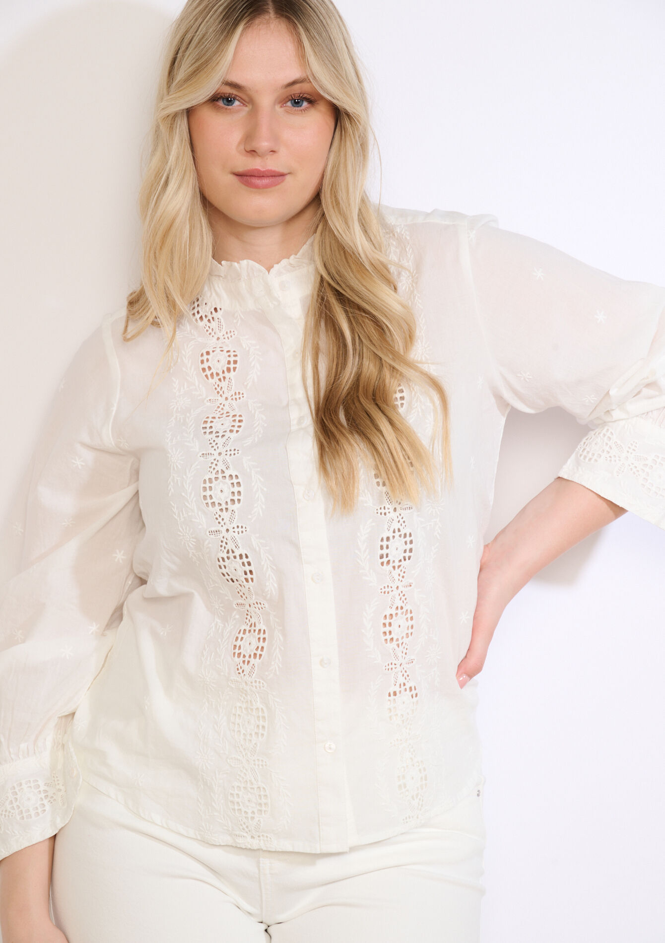 Elegante witte blouse met broderie
