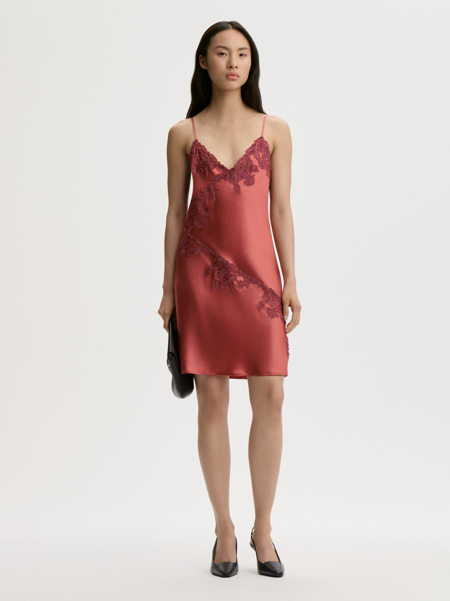 EXCLUSIVE: Verana satin kjole
