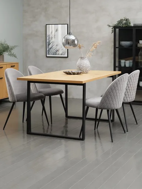 AABENRAA L160 bord varm eg + 4 KOKKEDAL stole grå velour