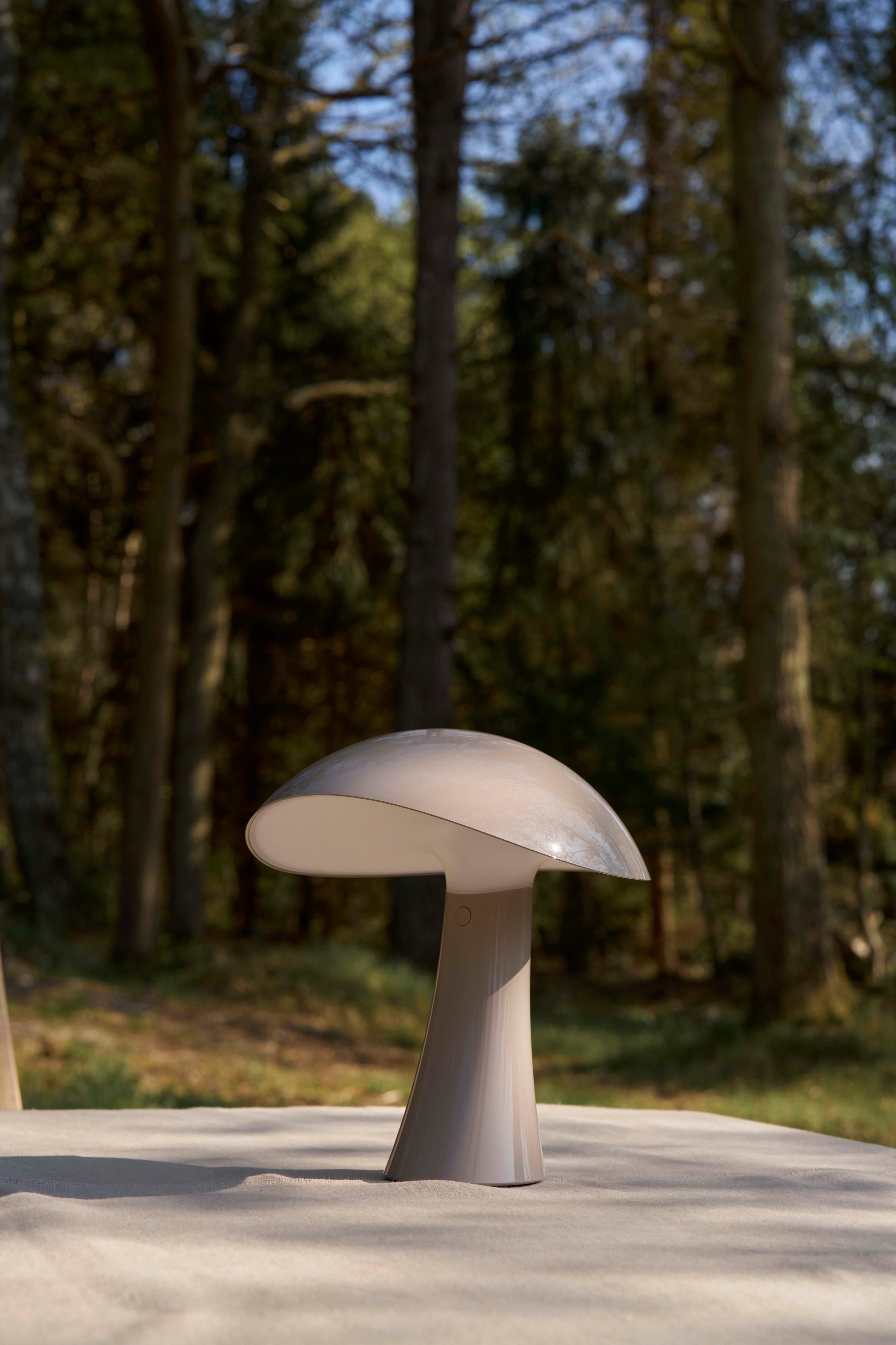 Kleine dimmbare mobile LED-Tischlampe Rumee 220