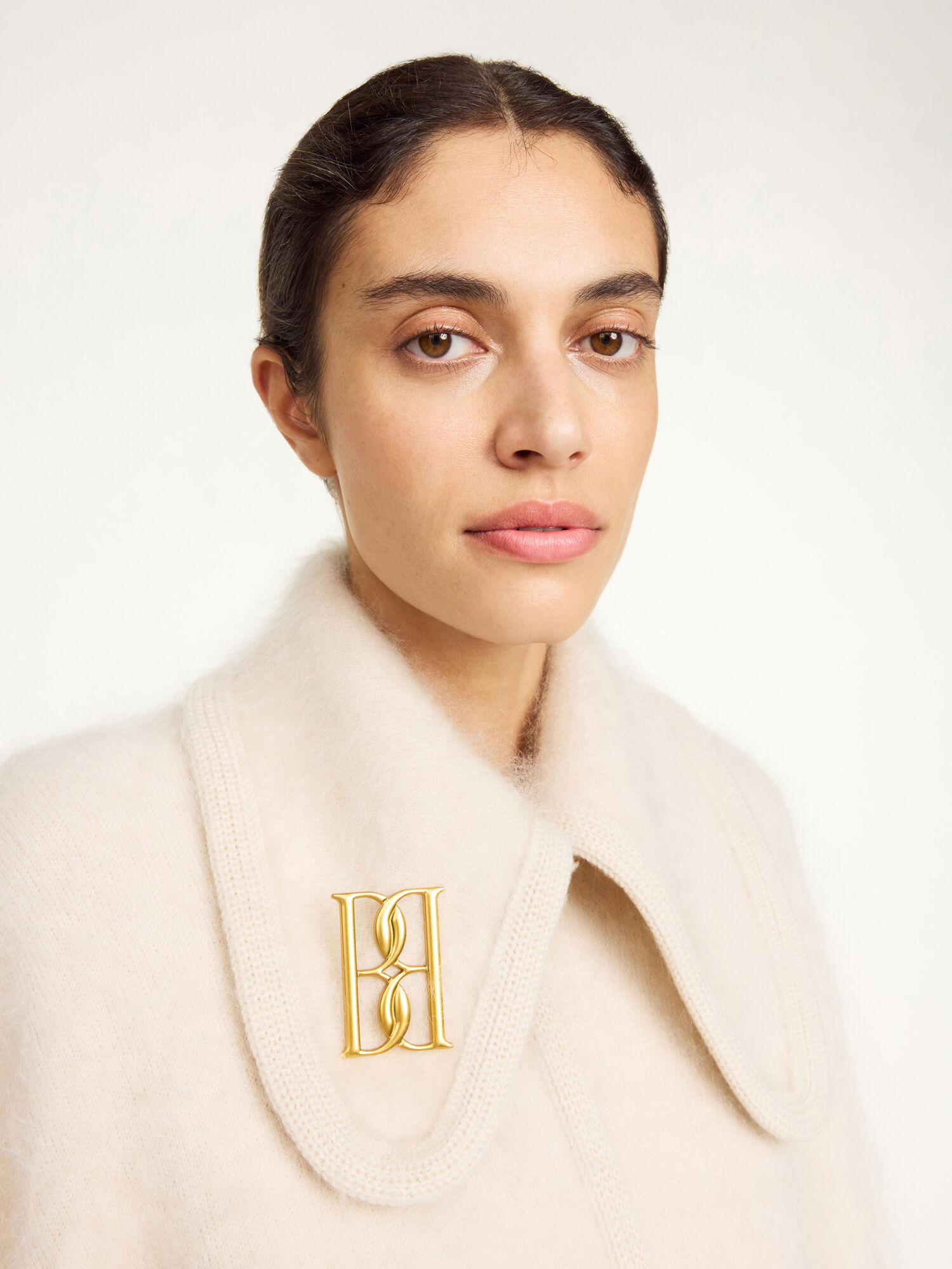 Mono stor broche