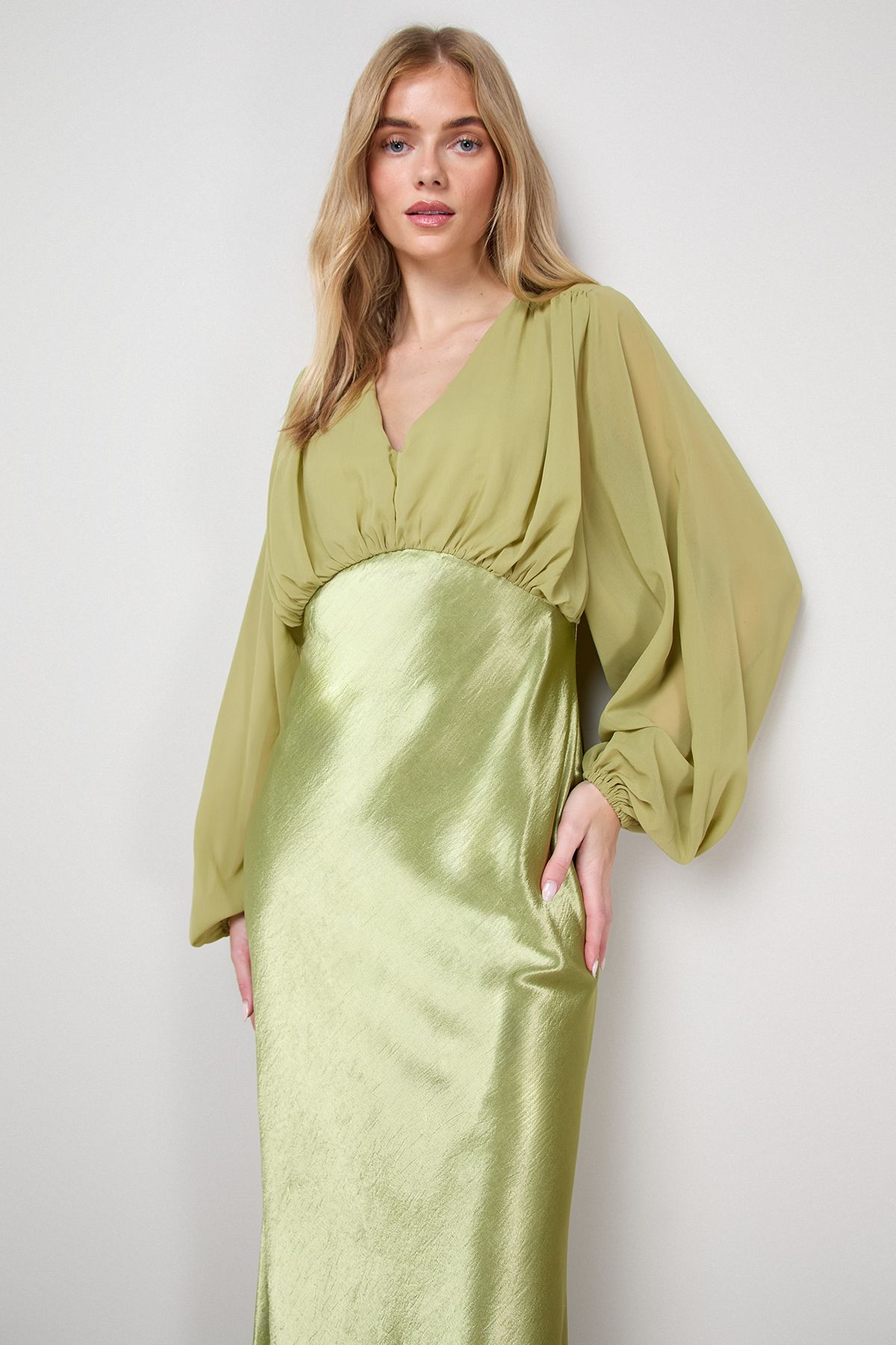 Oasis Plain Balloon Sleeve V Neck Satin Chiffon Mix Midaxi Dress