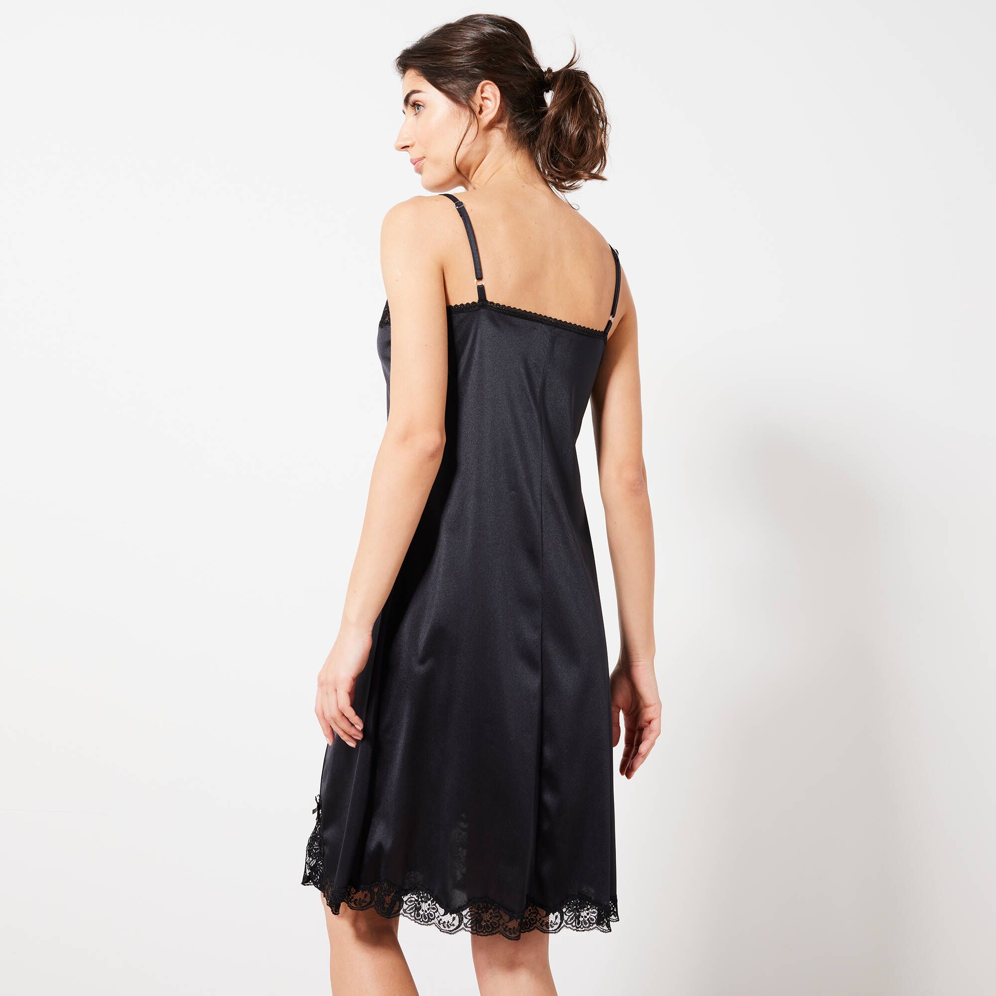 Fond de robe en satin antistatique