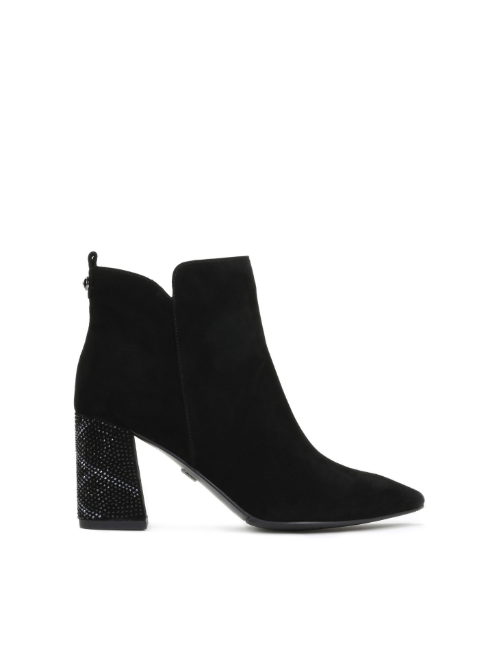 Ladies’ black boots