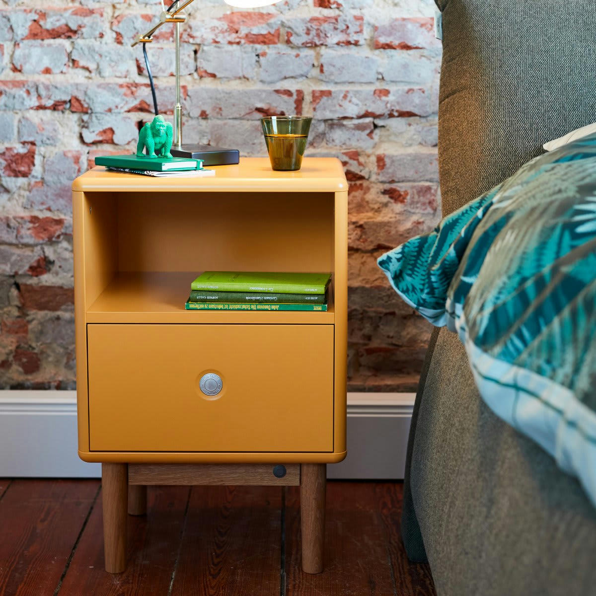 LOMA - Table de chevet scandinave avec tiroir et niche moutarde