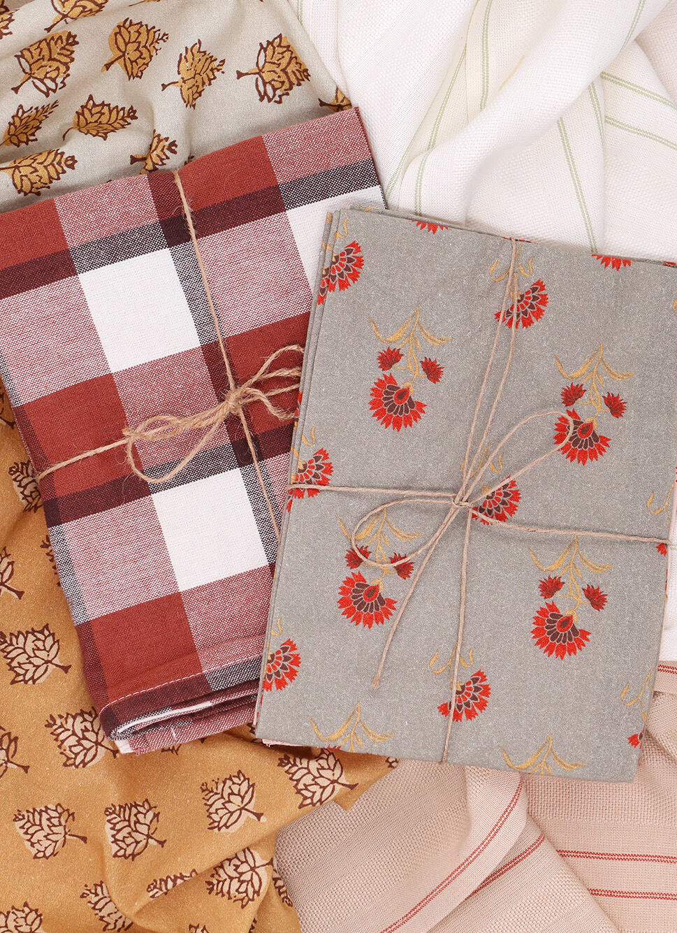 TORCHON EN COTON TEXTURÉ AVEC RAYURES rouge