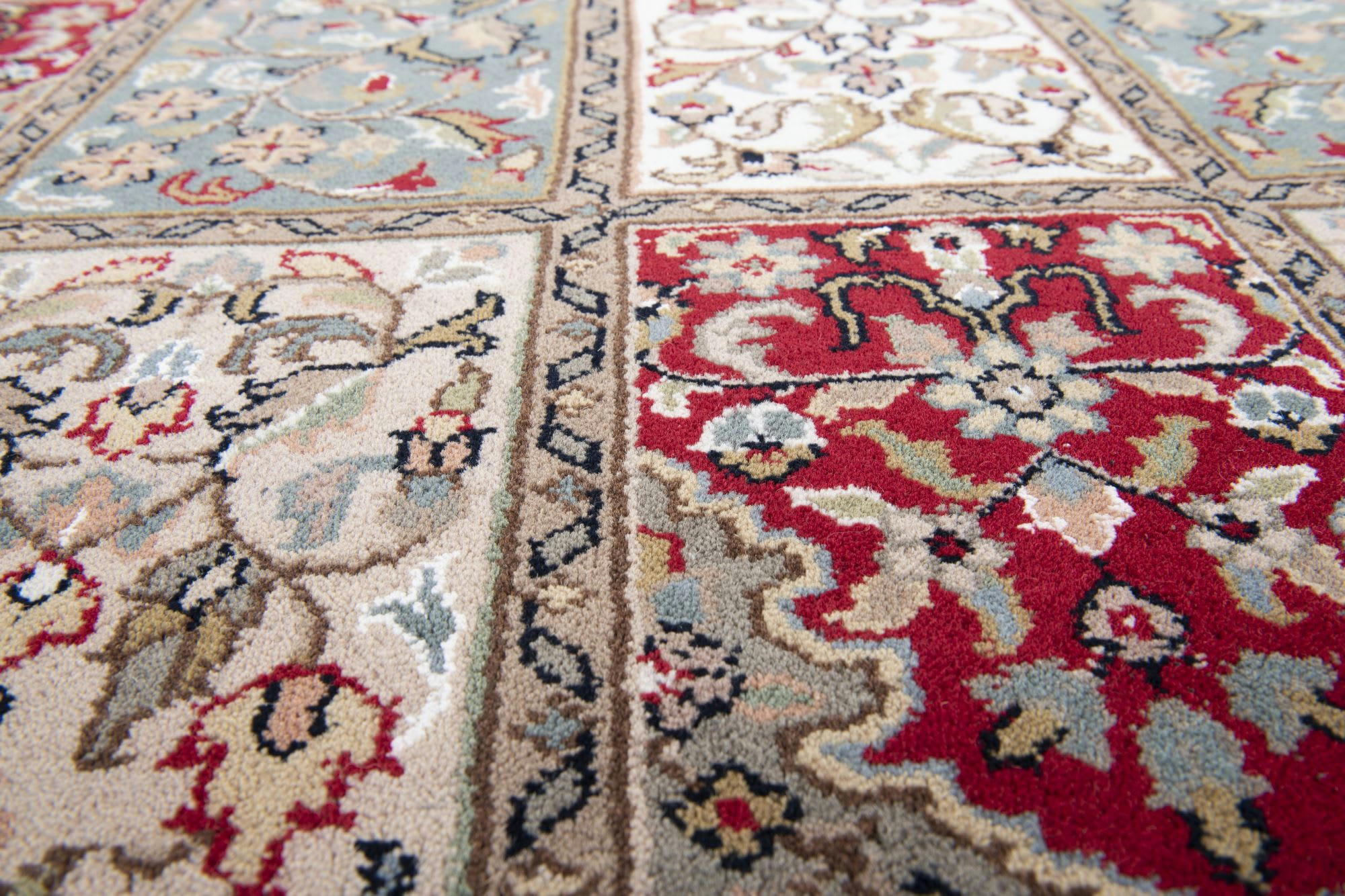 BENARES - Tapis d'orient classique noué main en laine Rouge 250x350 cm