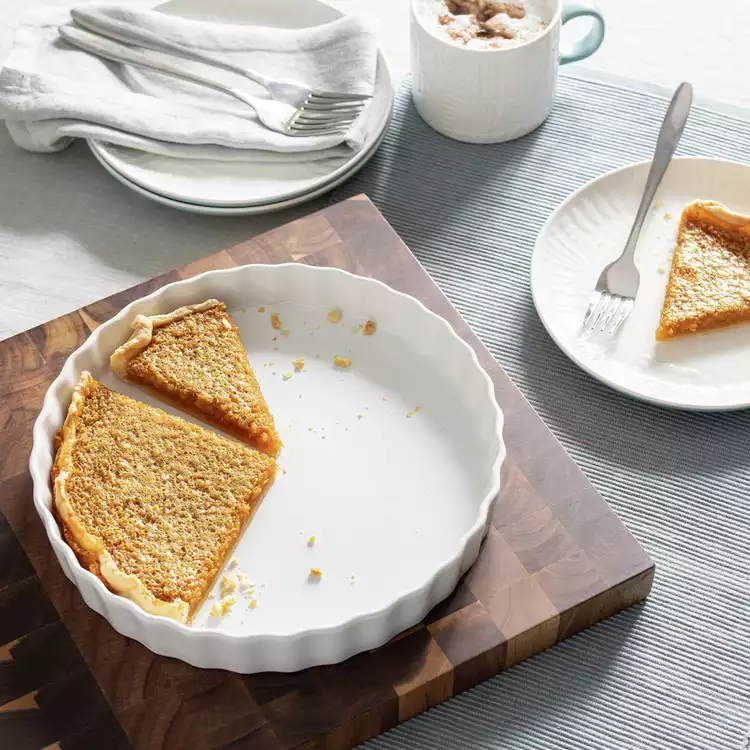 Habitat Riko 24cm Non Stick Porcelain Pie Dish - Cream