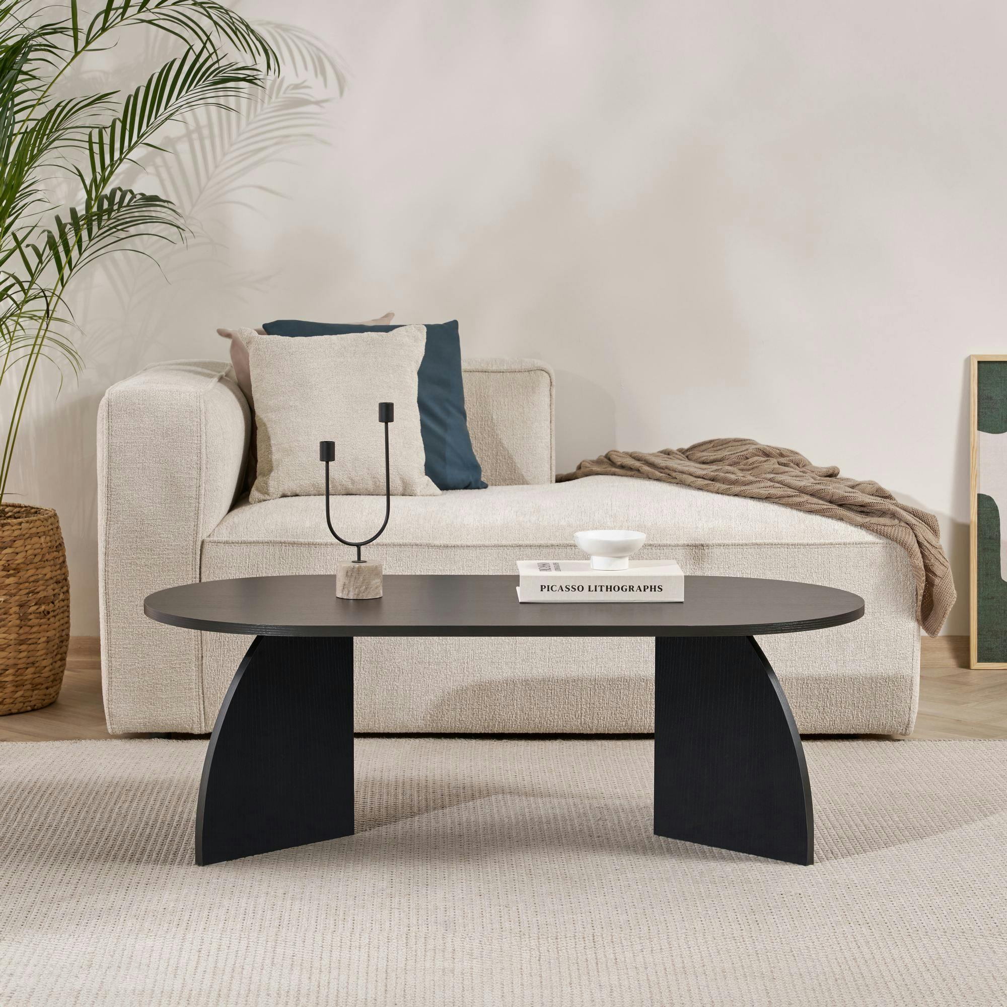 Table basse ovale effet bois noir pieds courbes MARFA