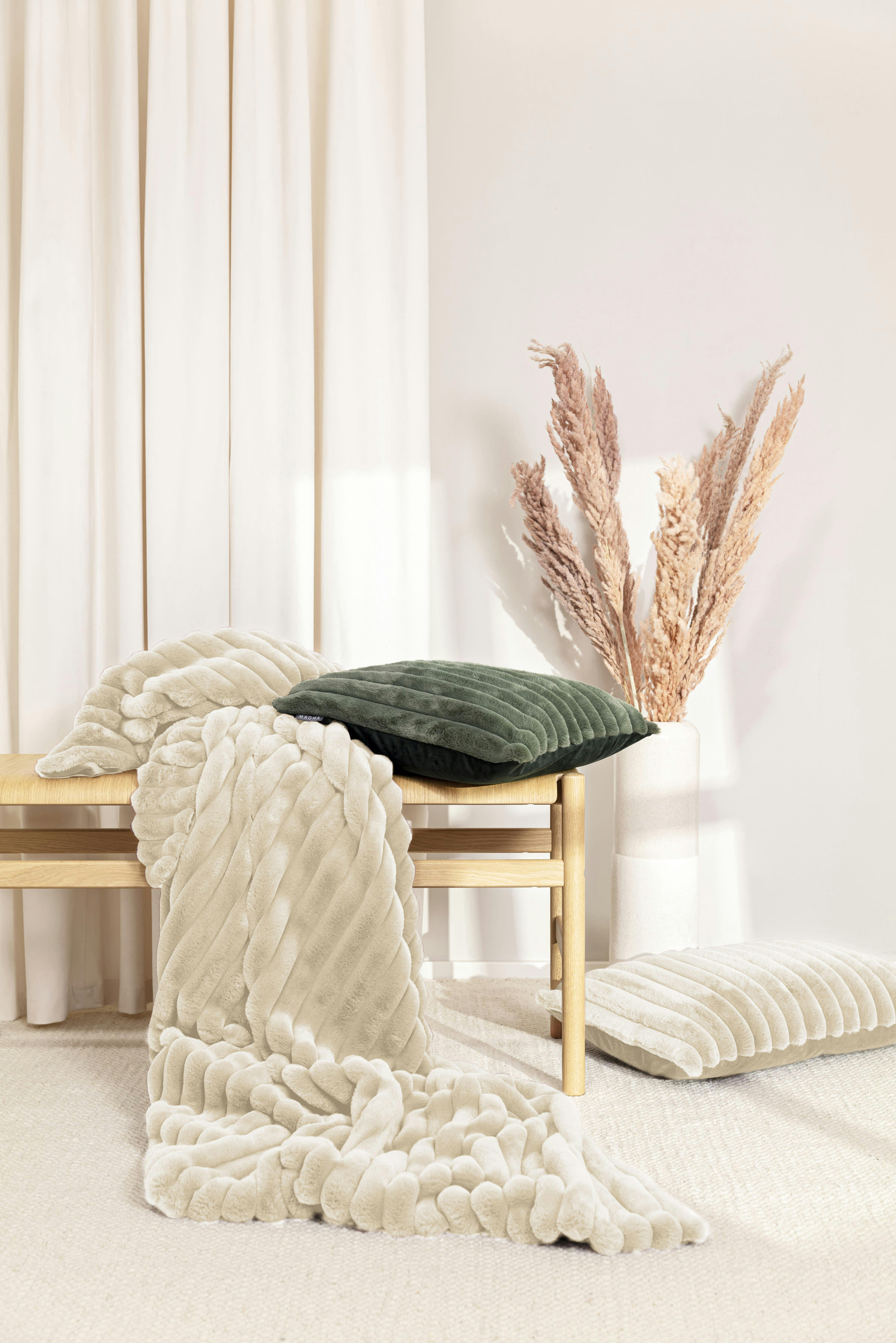 RAYA - Housses de coussin moelleux imitation fourrure beige-Lot de 2- 40x60
