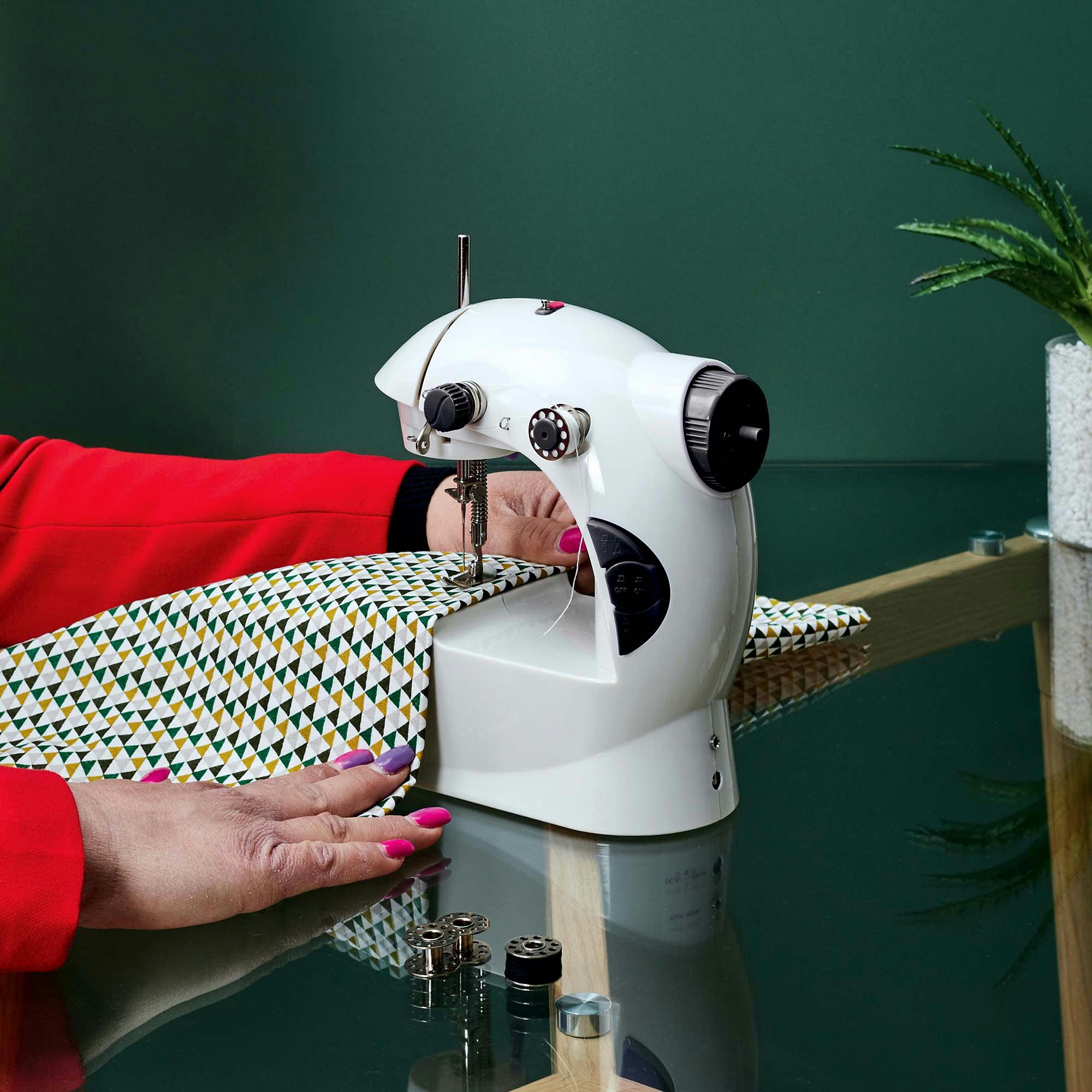 - Mini machine à coudre avec table d'extension