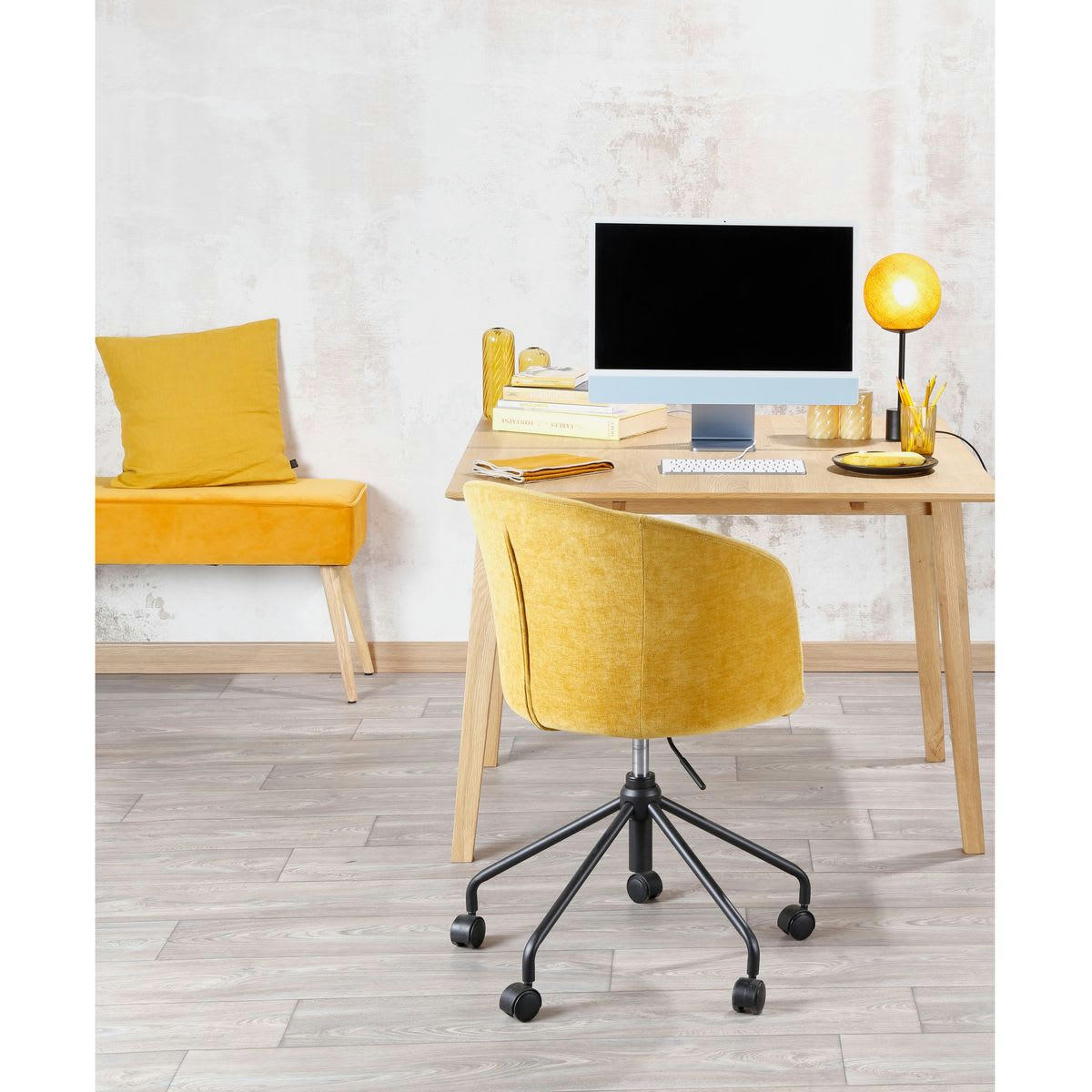 POPY - Banc en velours moutarde et pieds bois naturel scandinave