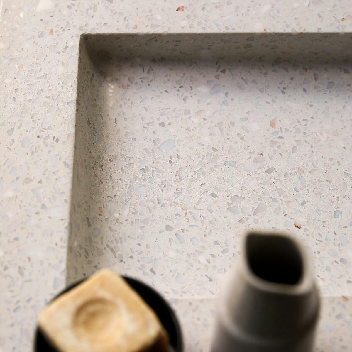 EDGAR - Meuble salle de bain en noyer massif et terrazzo premium Moon 80 cm