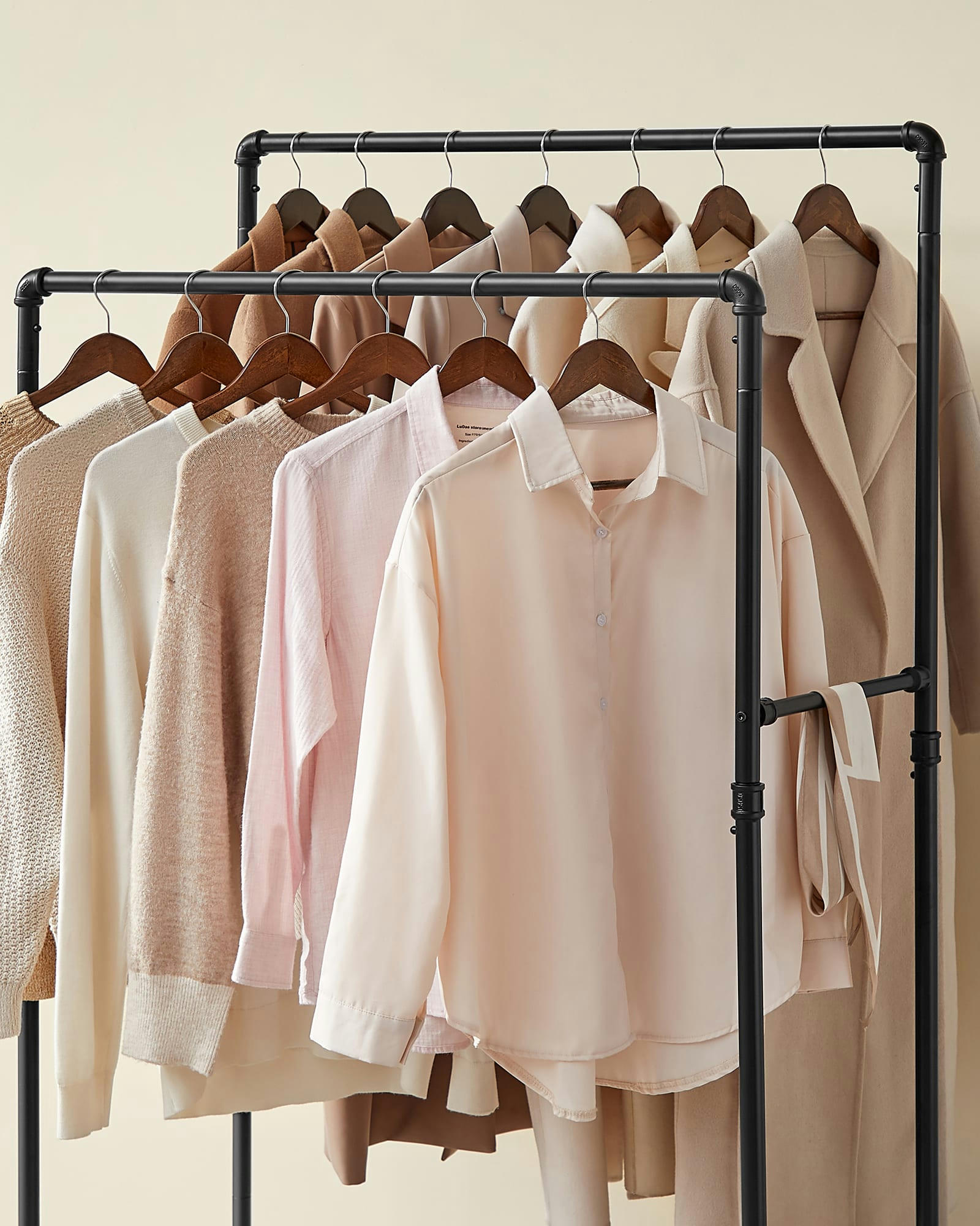 - Portant à vêtements à roulettes acier noir