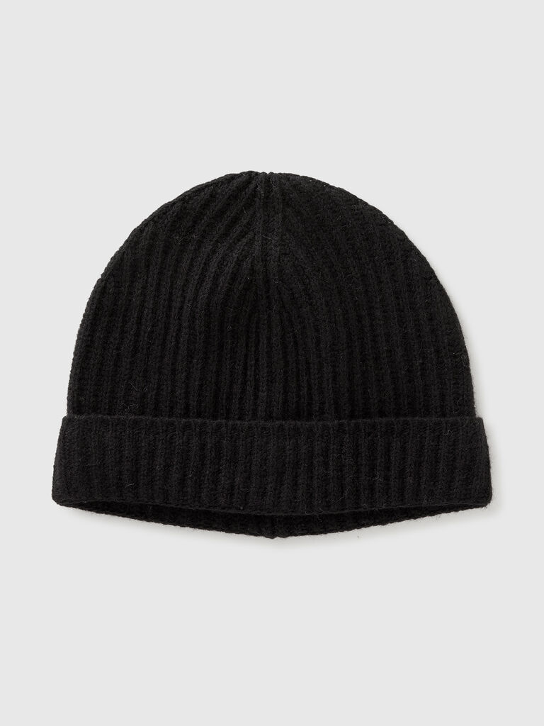 Hat in pure virgin wool