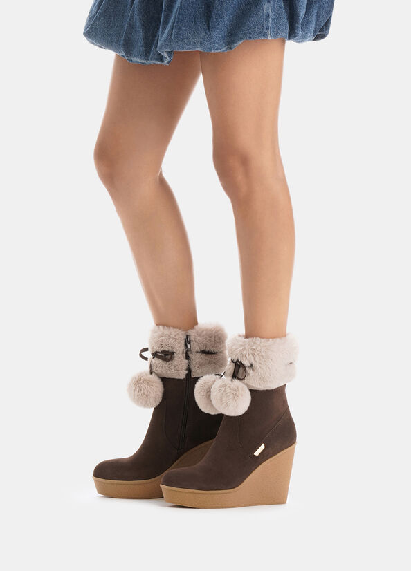 Stivaletti con zeppa e pompon