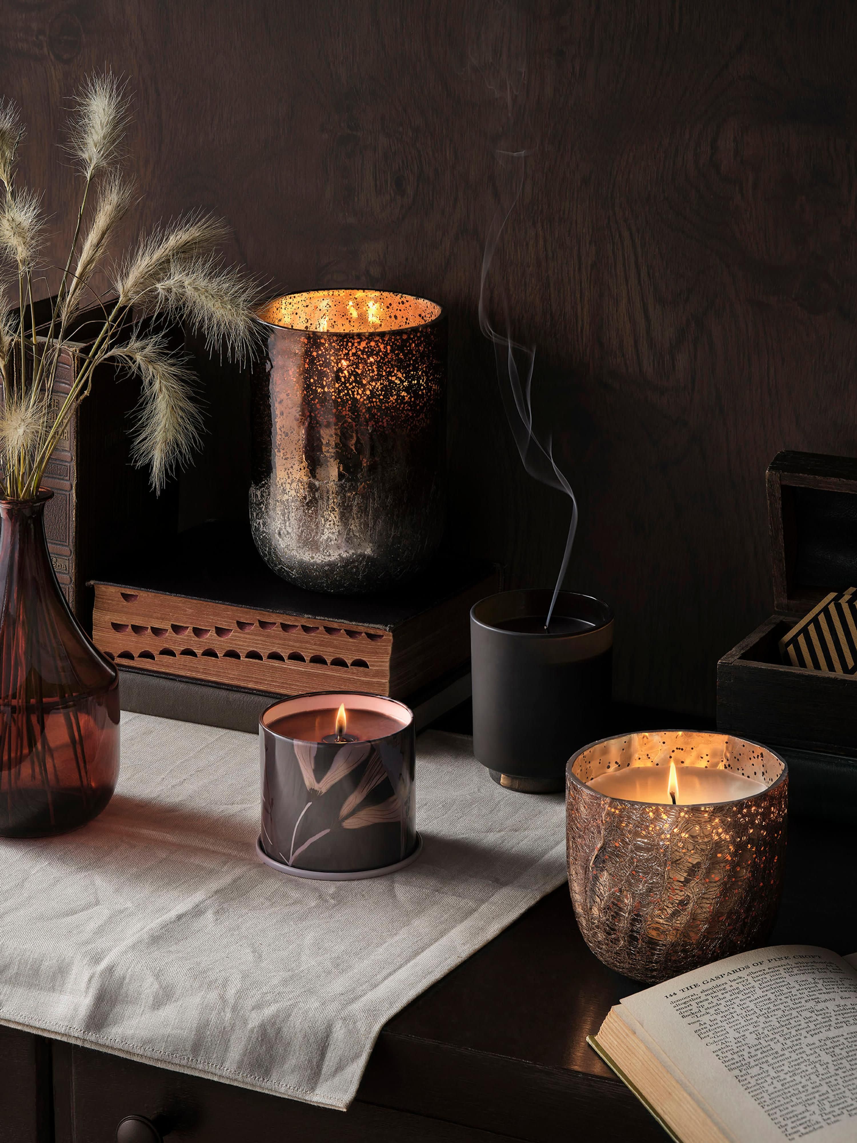 Duftkerze Vanity Tin (Zedernholz, Wildleder & Amber)