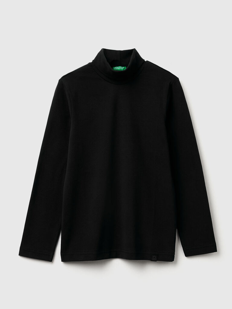Long sleeve turtleneck t-shirt