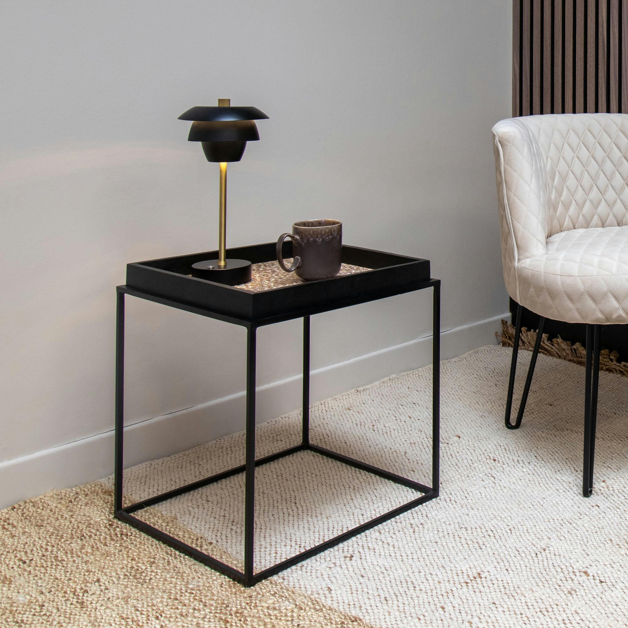 LAMAI - Meuble d'appoint en noix de coco et pieds en métal noir