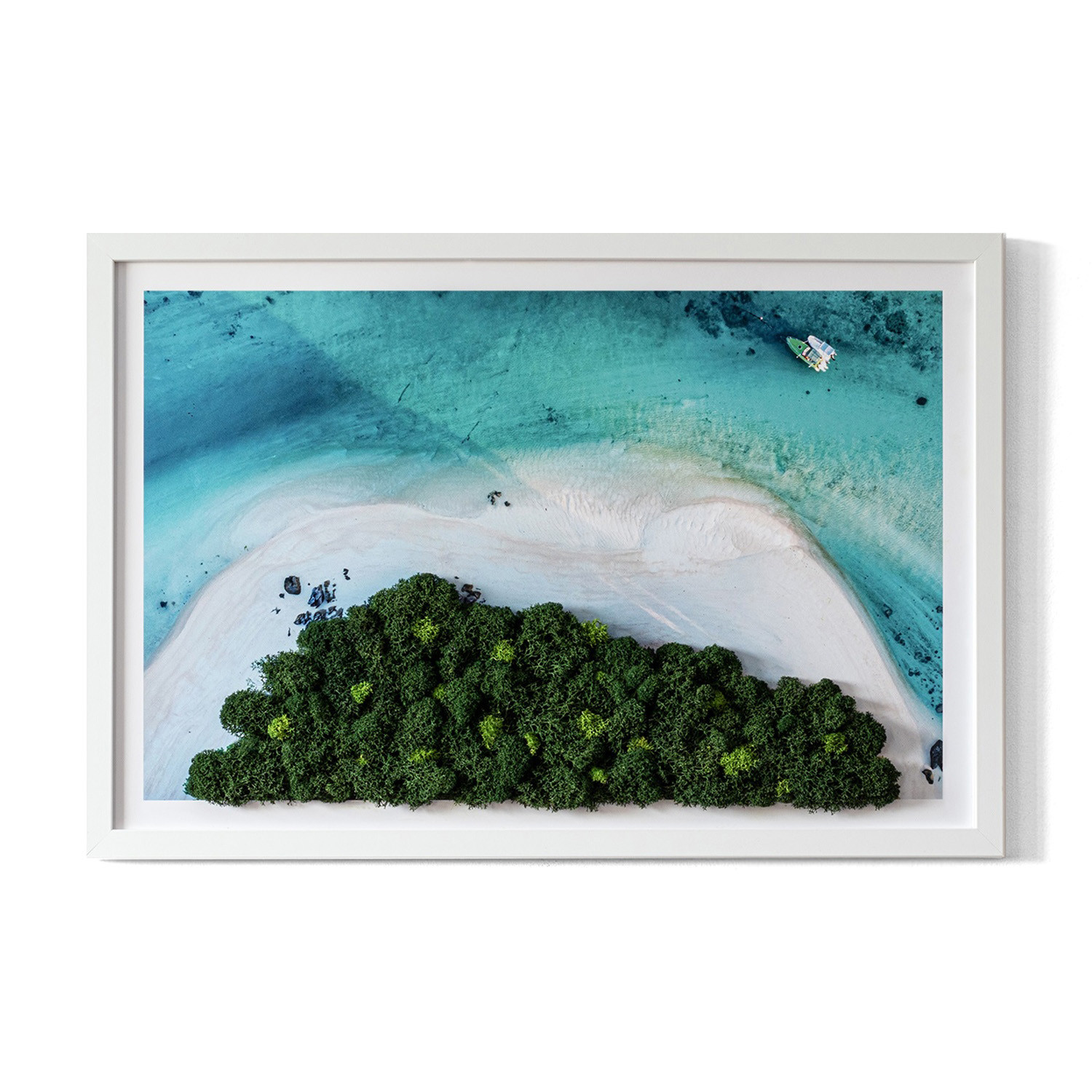 Obraz z mchem - Lazurowa plaża 60x40 cm Biała Rama